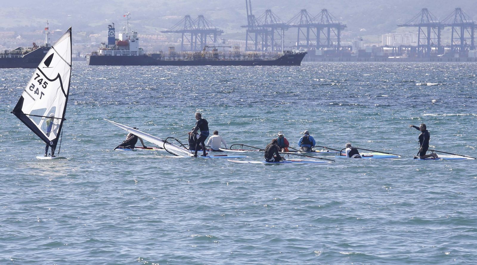 Las fotos de la primera jornada de la Copa de Andalucía de la clase windsurfer en La Línea