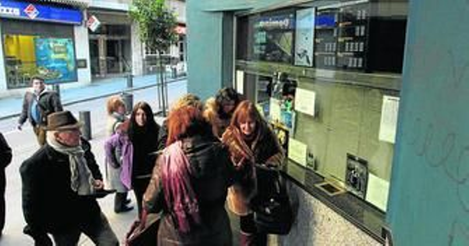 Colas en las taquillas, ayer en los Multicines Centro.