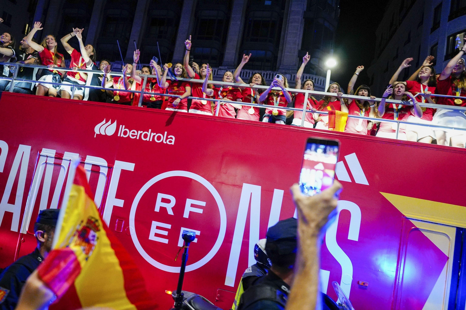 Una imagen de la celebración de la selección por las calles de Madrid.