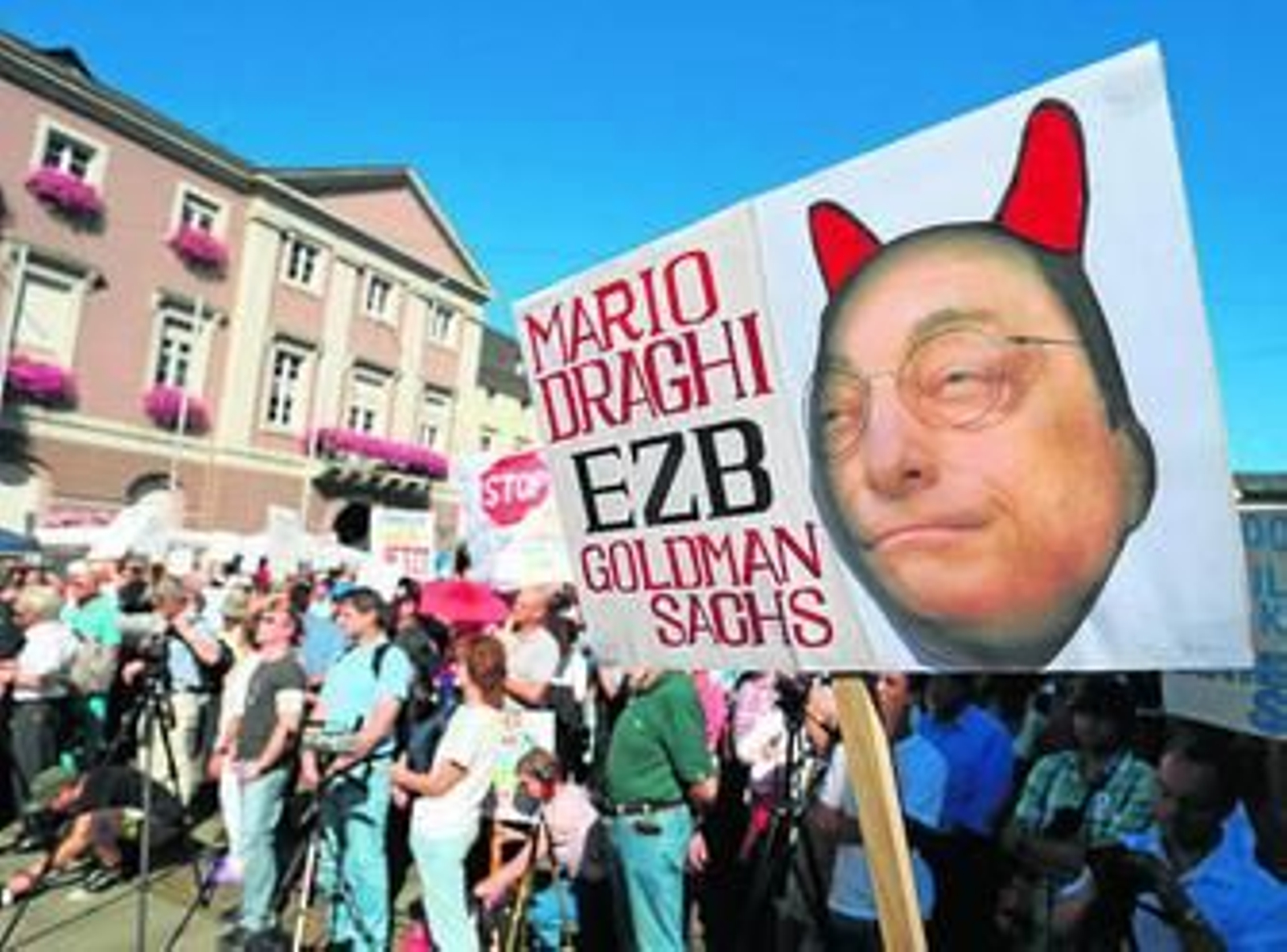 Protestas en la ciudad alemana de Karlsruhe contra el plan de compra de deuda del BCE.