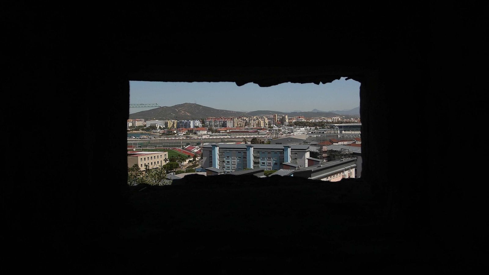 Una ventana en las instalaciones interiores de Gibraltar Una ventana en las instalaciones interiores de Gibraltar