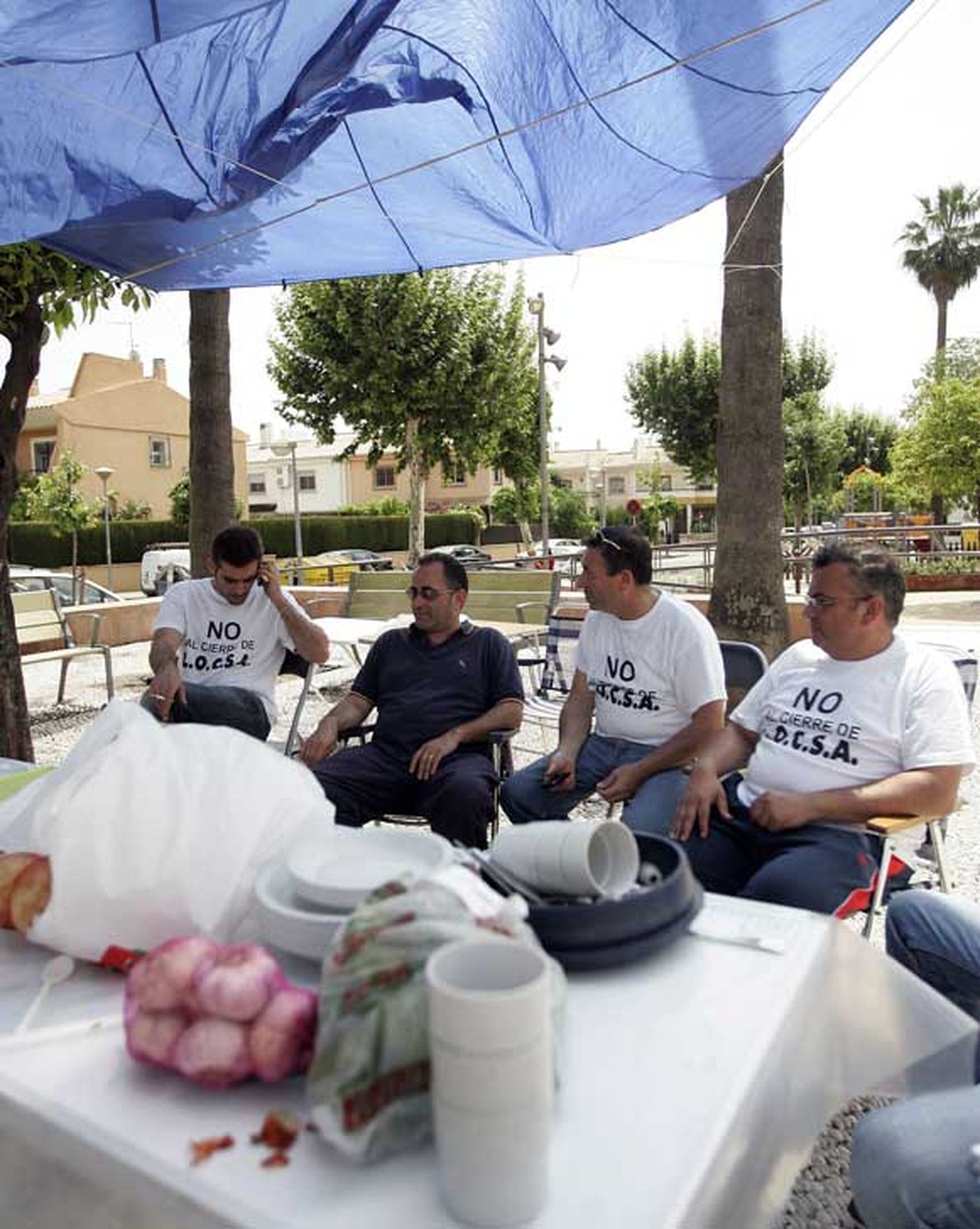 Los trabajadores de Locsa inician una acampada y piden gestionar la factoría