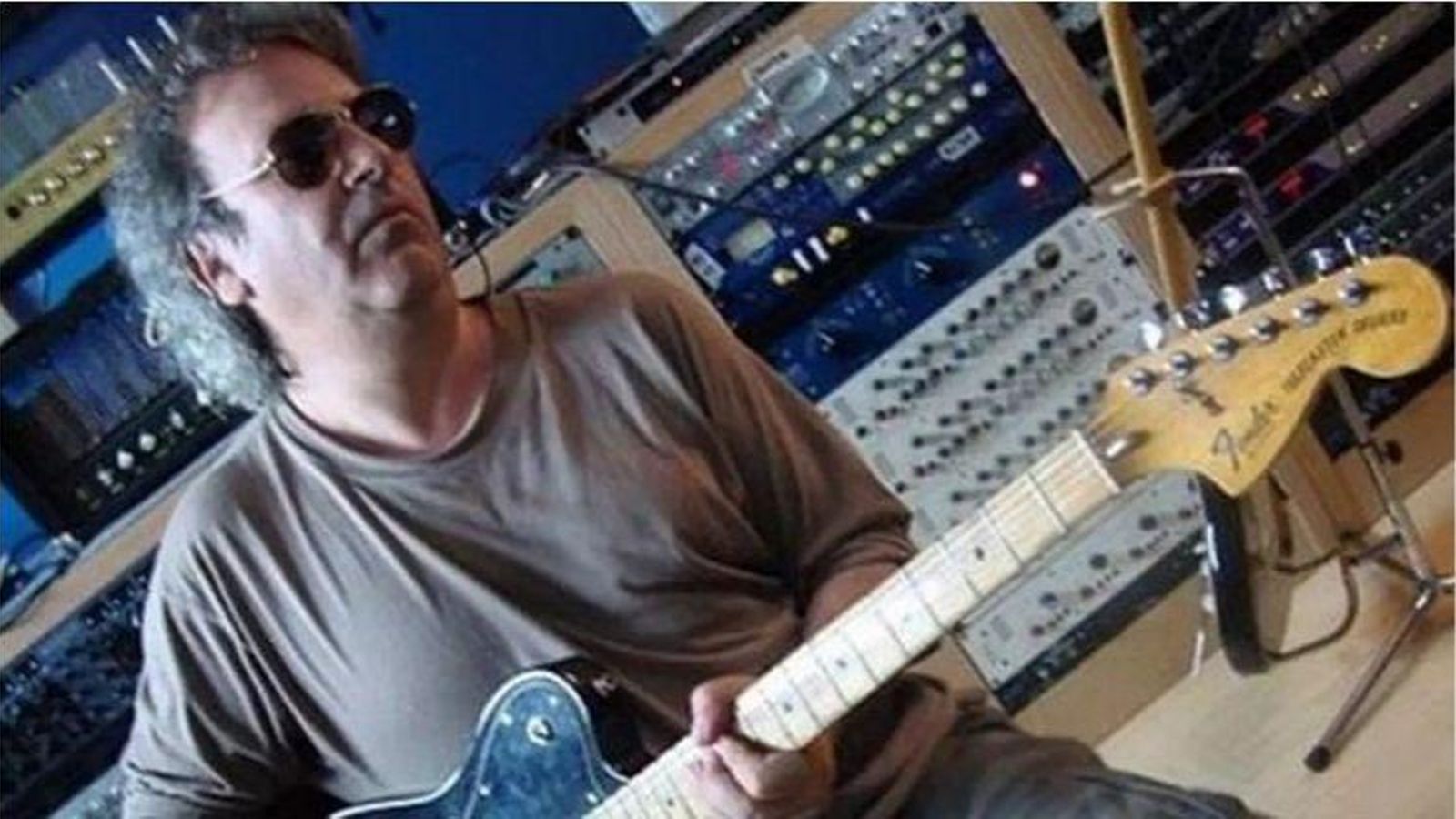 Juanjjo Pizarro en su estudio