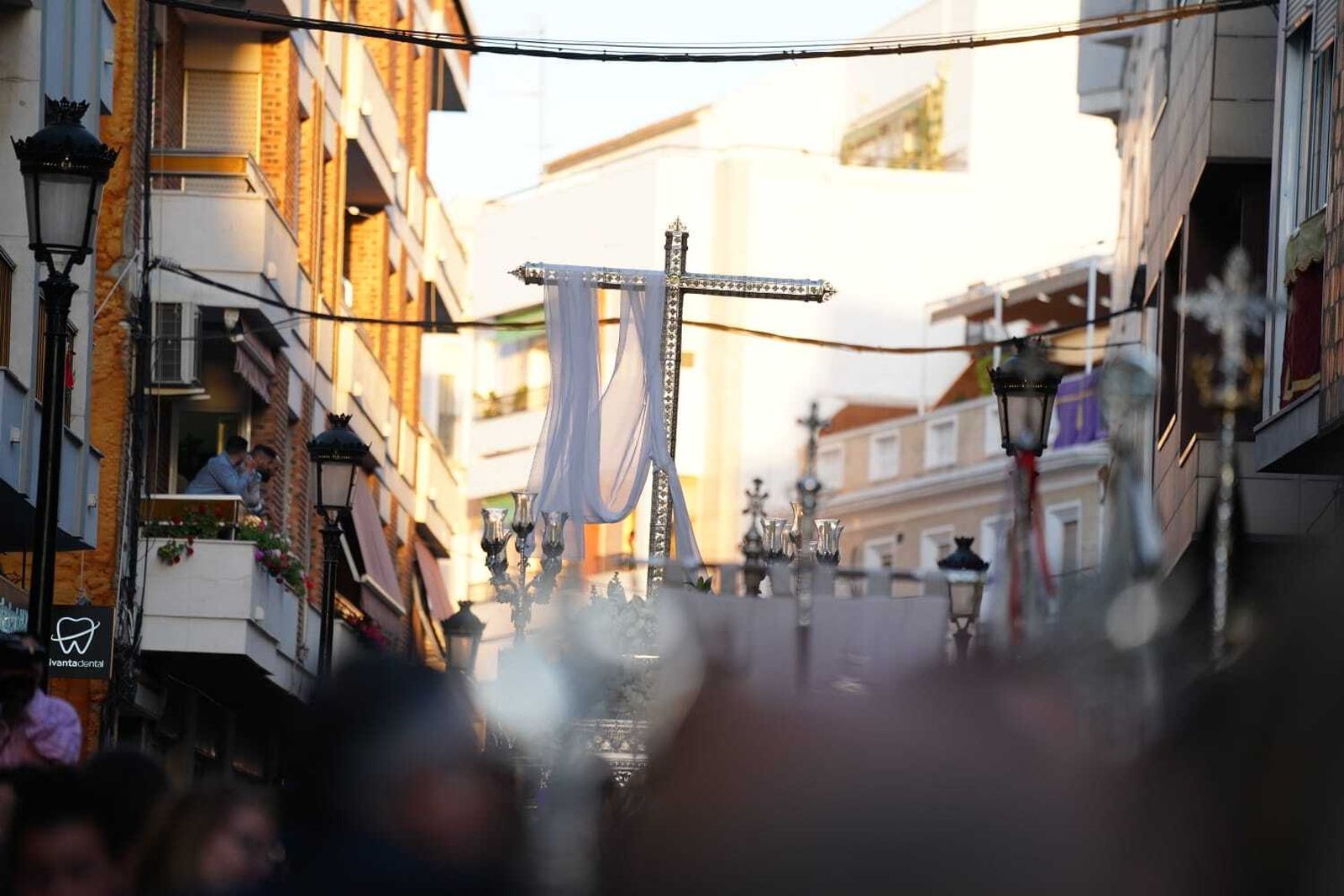 Viernes Santo en Hinojosa: Silencio ante el santo Sepulcro
