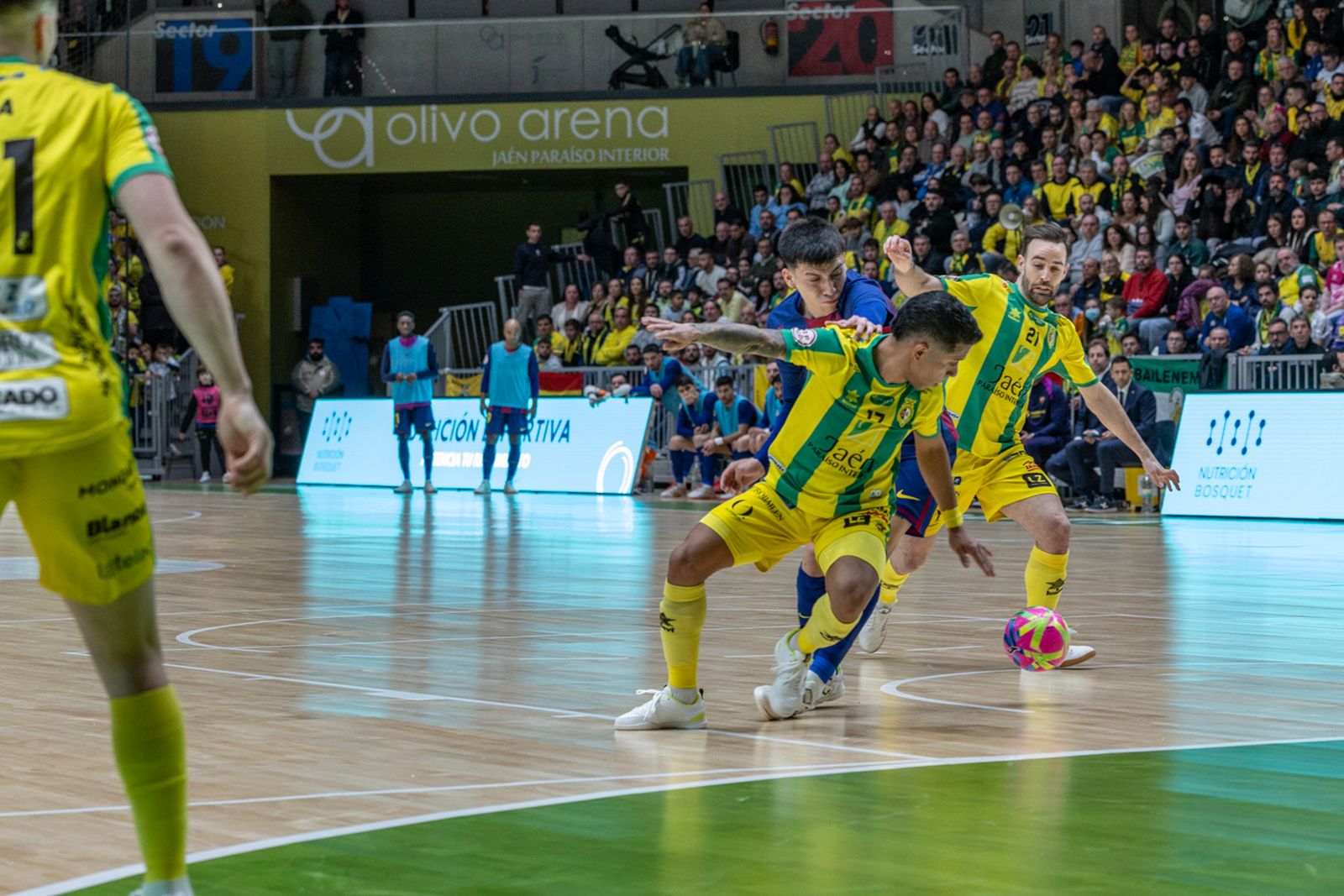 Las mejores imágenes del espectacular encuentro entre Jaén Paraíso Interior FS y Barça (3-3)