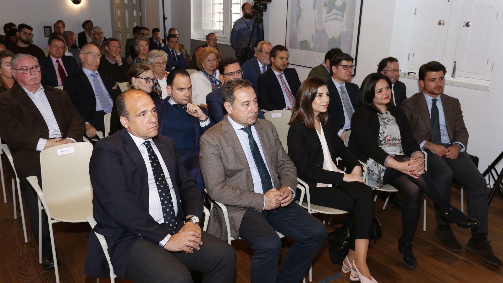 El salón de actos de la Fundación Unicaja durante la celebración de la mesa redonda.
