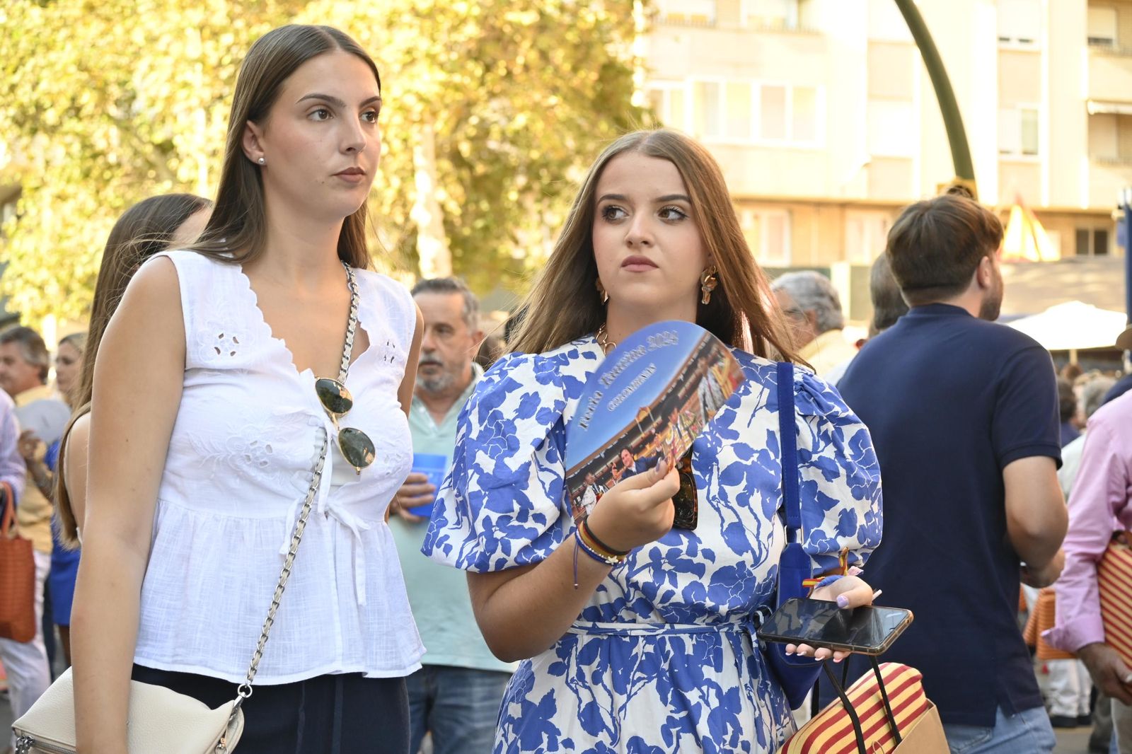 Imágenes de ambiente en el cuarto día de toros en Huelva