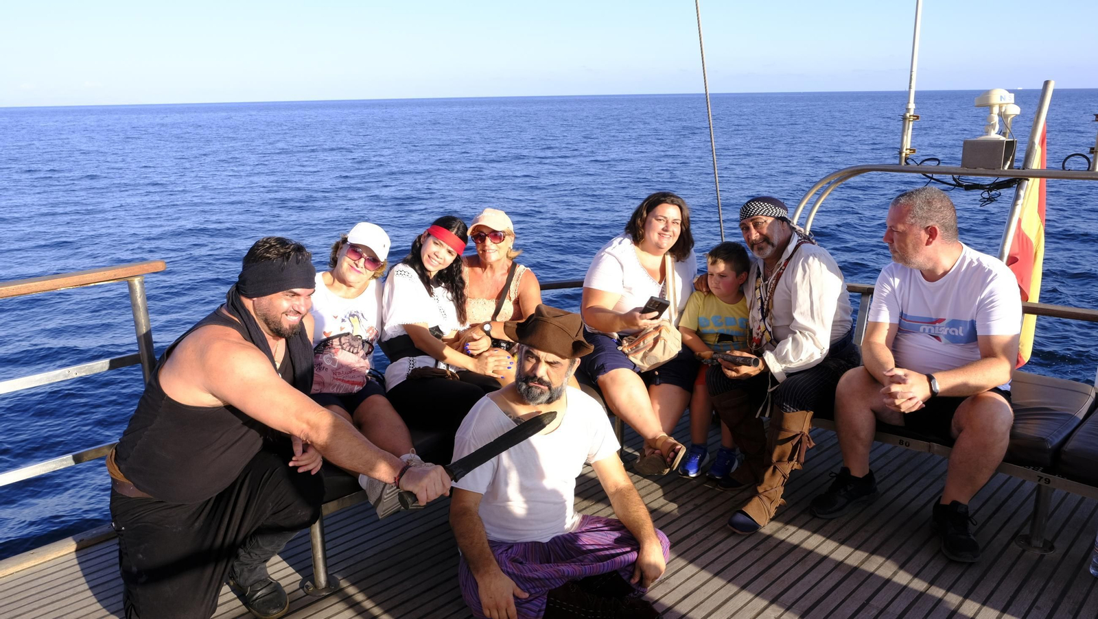 Navega en imágenes en una goleta histórica convertida en barco pirata