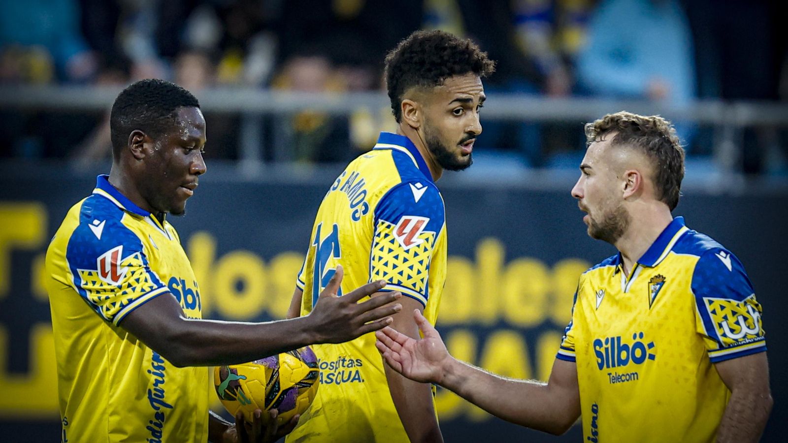 Búscate entre las fotos del partido de fútbol Cádiz CF - Albacete Balompié