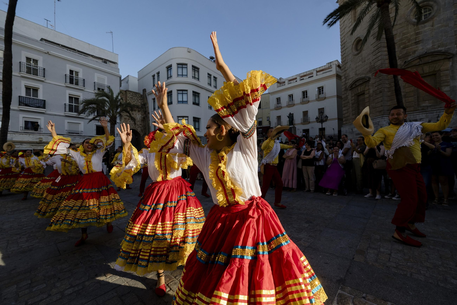 Las imágenes del desfile inaugural del XXX Festival de Folklore Ciudad de Cádiz
