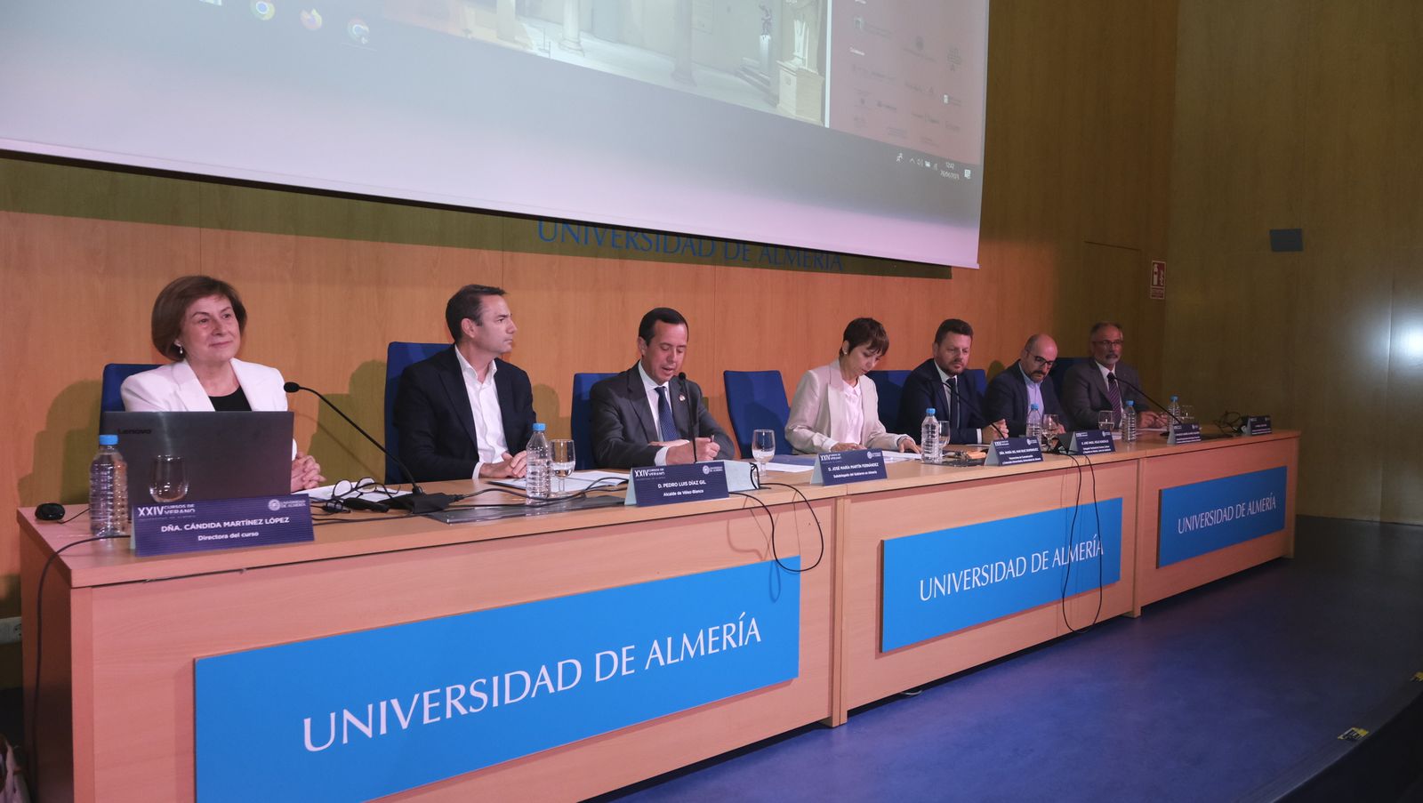 Cándida Martínez, Pedro Luis Díaz, José María Martín, María del Mar Ruiz, José Ángel Vélez, Francisco Alvarez y Manuel Acosta.