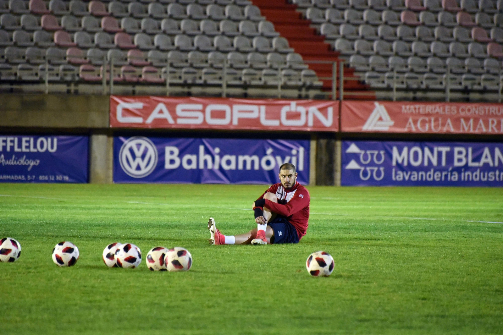 Antonio Sánchez hace estiramientos en el Nuevo Mirador.