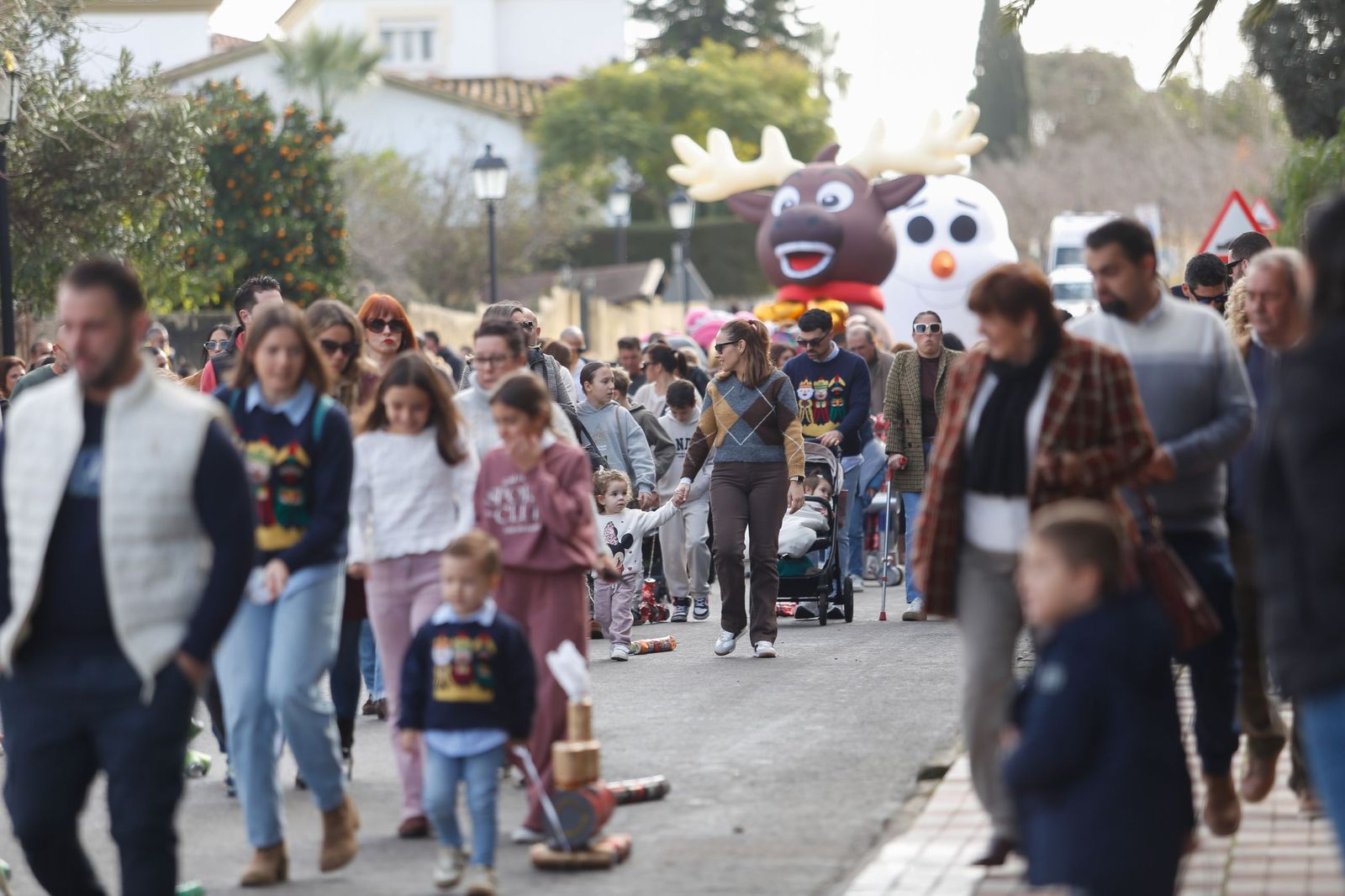 Búscate en las fotos del arrastre de latas 2026 en Los Barrios