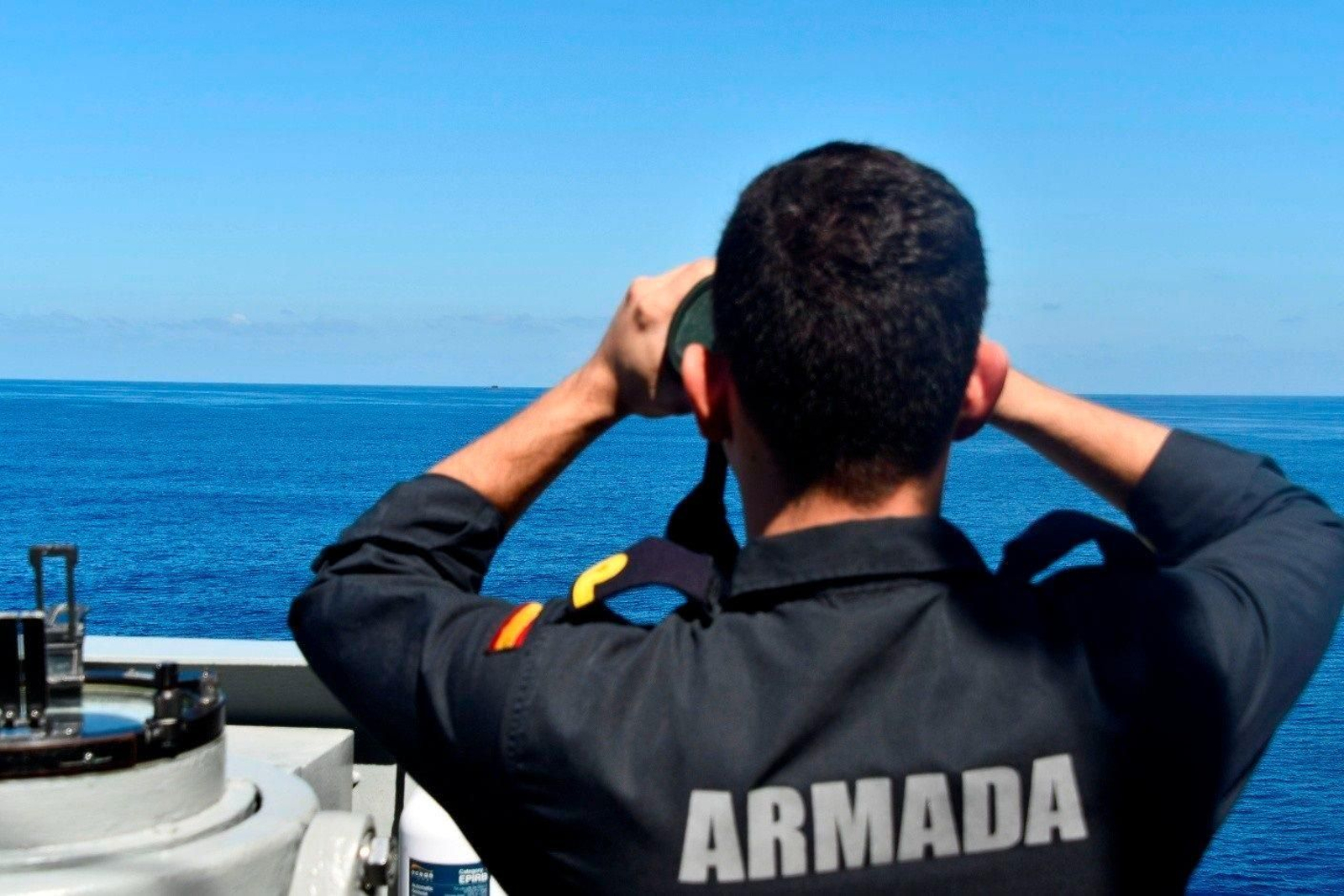 vigilancia visual de un oficial de la Reina Sofía.
