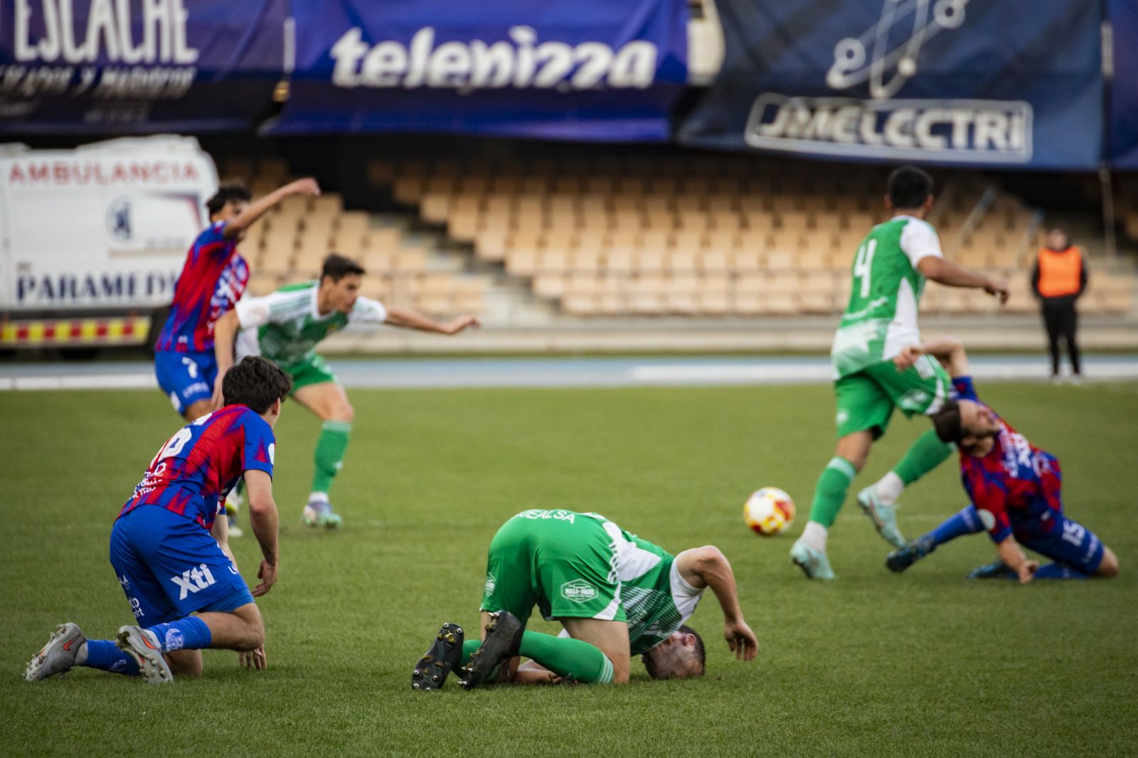 Imágenes del partido entre el Xerez CD y el Yeclano Deportivo en Chapín