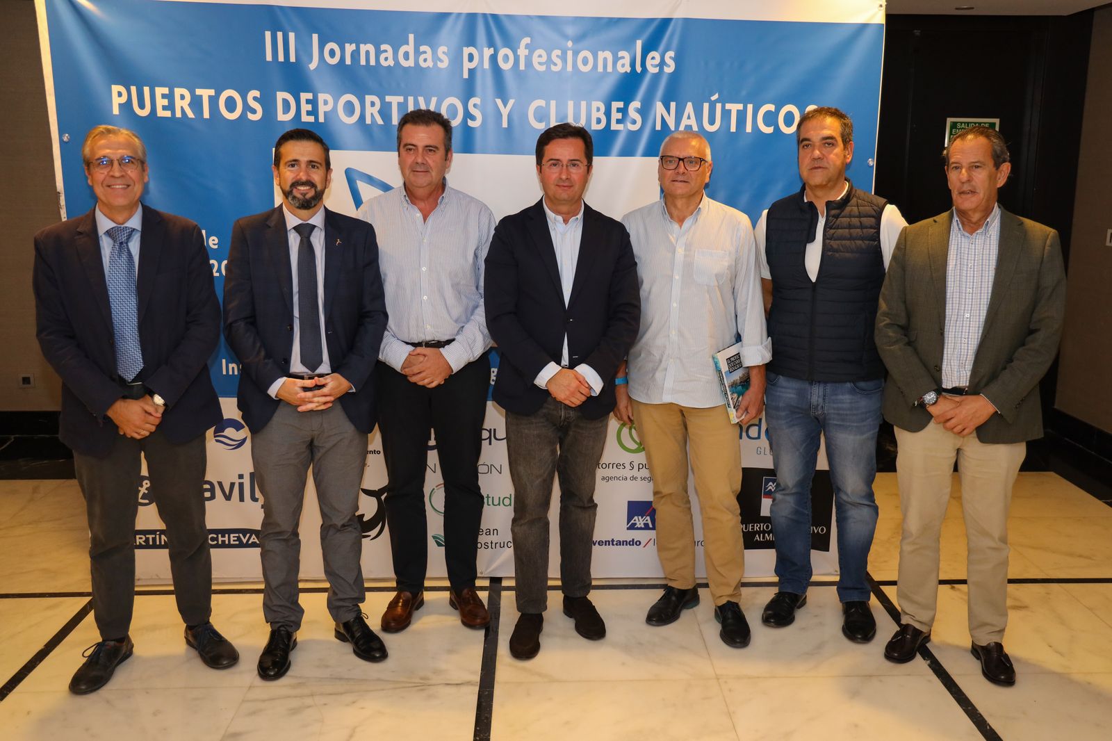 Participantes en el acto de clausura.