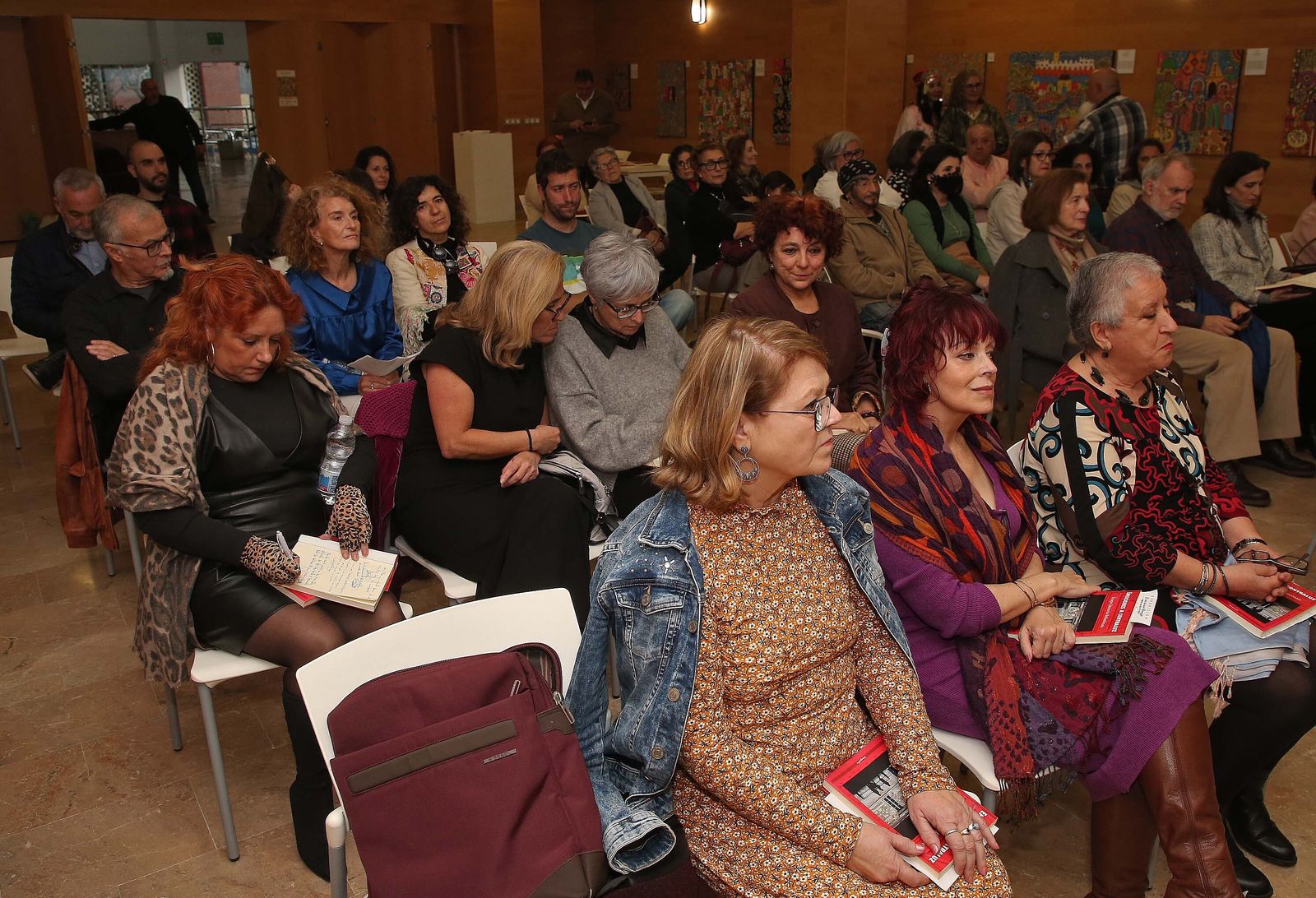 Fotos de la presentación del libro  'Emociones a Contraluz' del grupo literario Infusiónate en Algeciras