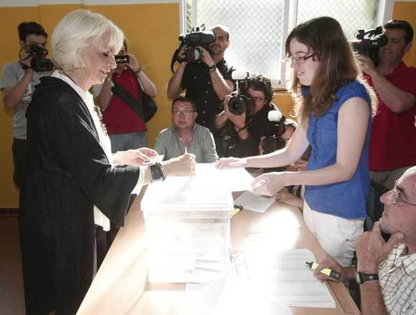 Teófila Martínez anima a los jóvenes a ir a votar