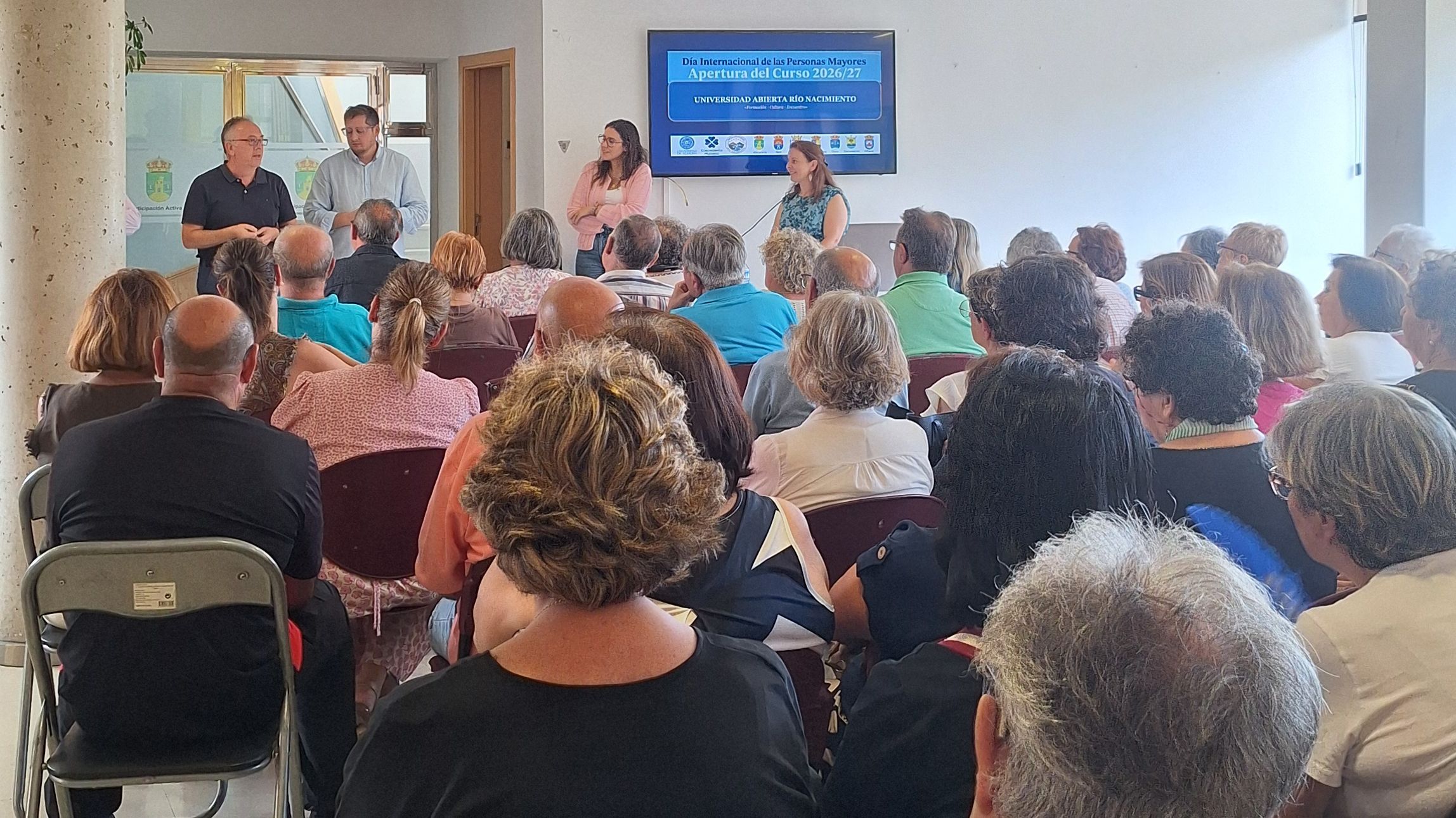 Un centenar de mayores celebra en Abrucena su día internacional e inaugura su curso universitario
