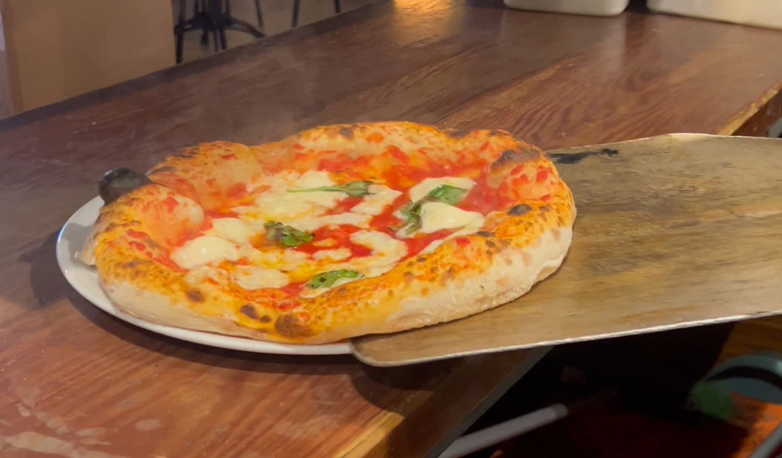 Textura, sabor y tradición en una pizza que resume la filosofía de Alimentari e Diversi