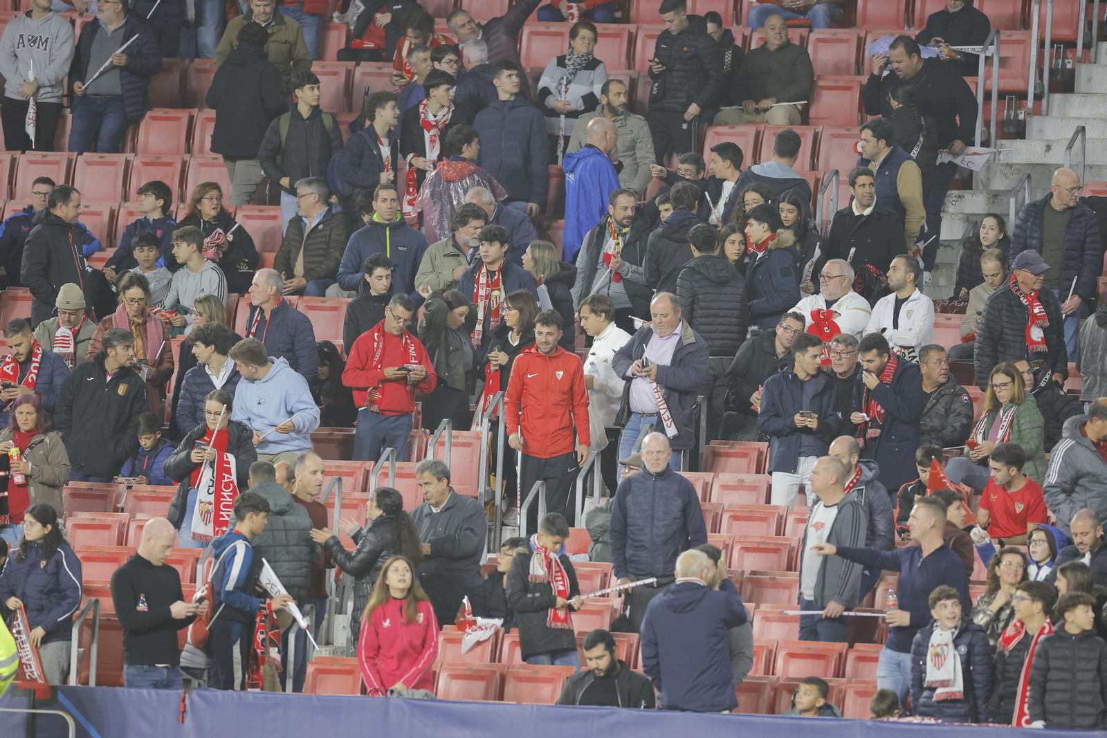 Búscate en las fotos del Sevilla Fc- PSV