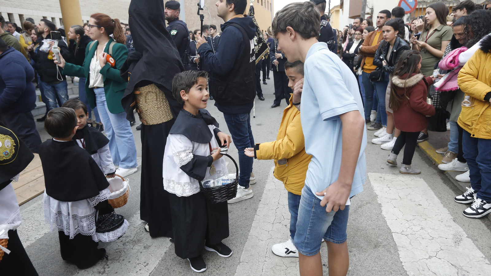 Fotos del Martes Santo en La Línea: Jesús de las Penas y María Santísima de los Dolores