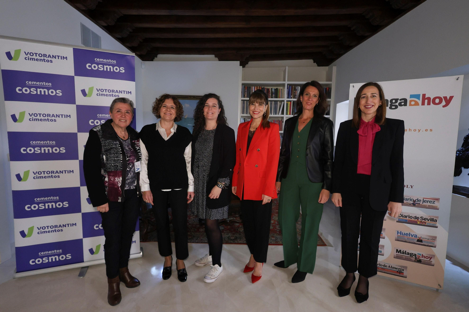 Pepi Sierra, María José  Berlanga, Hortensia  García, Ruth Sarabia,  Mariela Checa y Natalia  Sánchez en el desayuno.