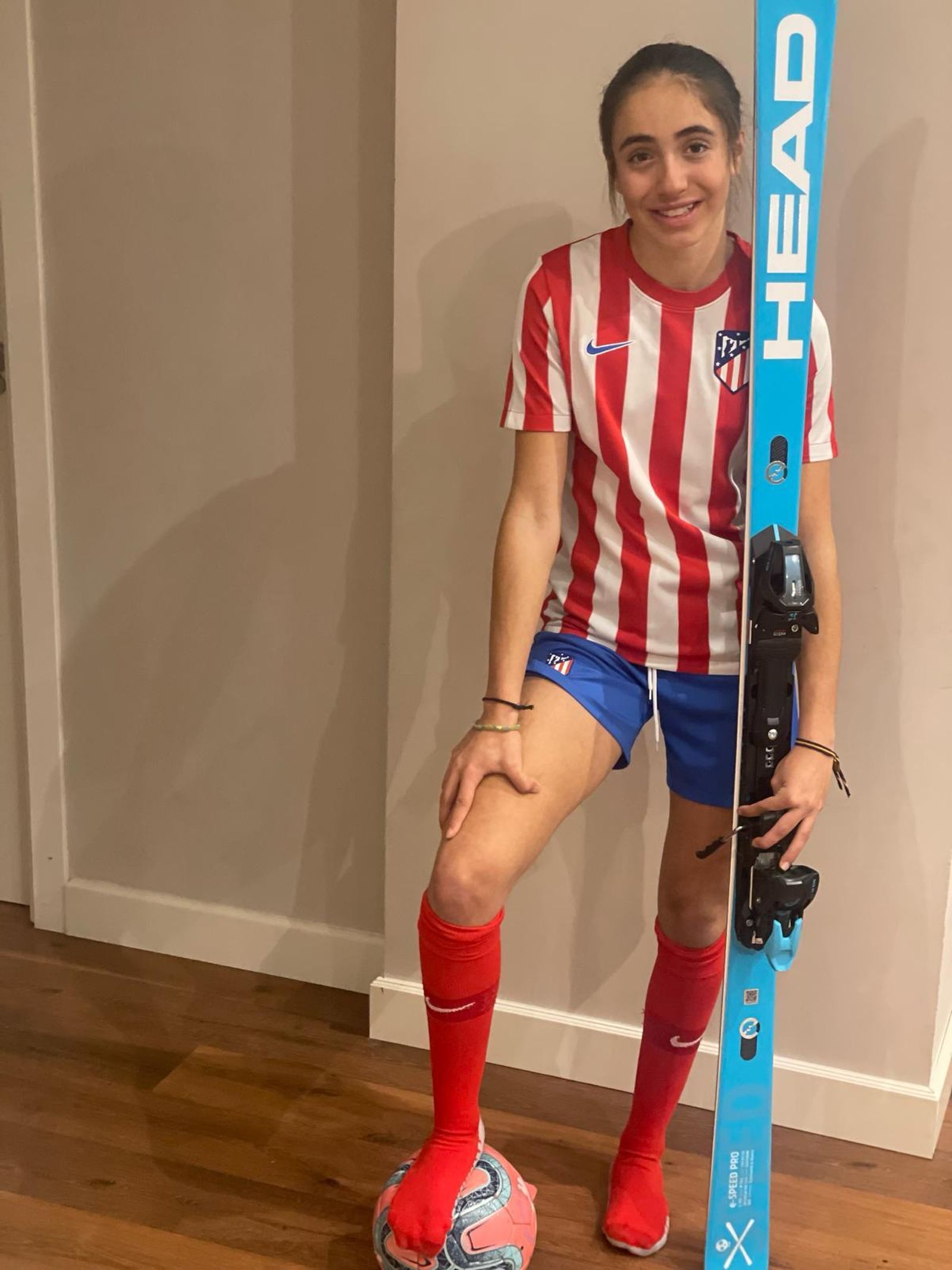 Inés Fernández, futbolista y esquiadora