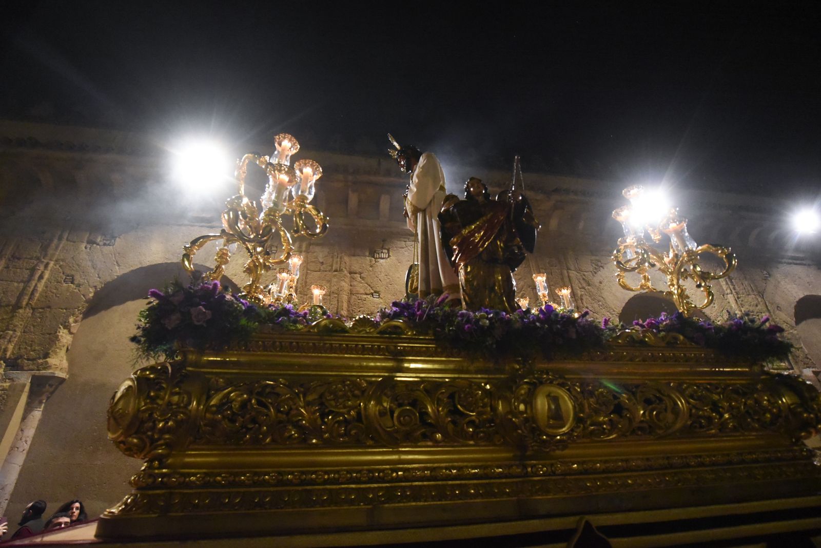 El Vía Crucis de las Cofradía con el Señor de la Sangre, en imágenes