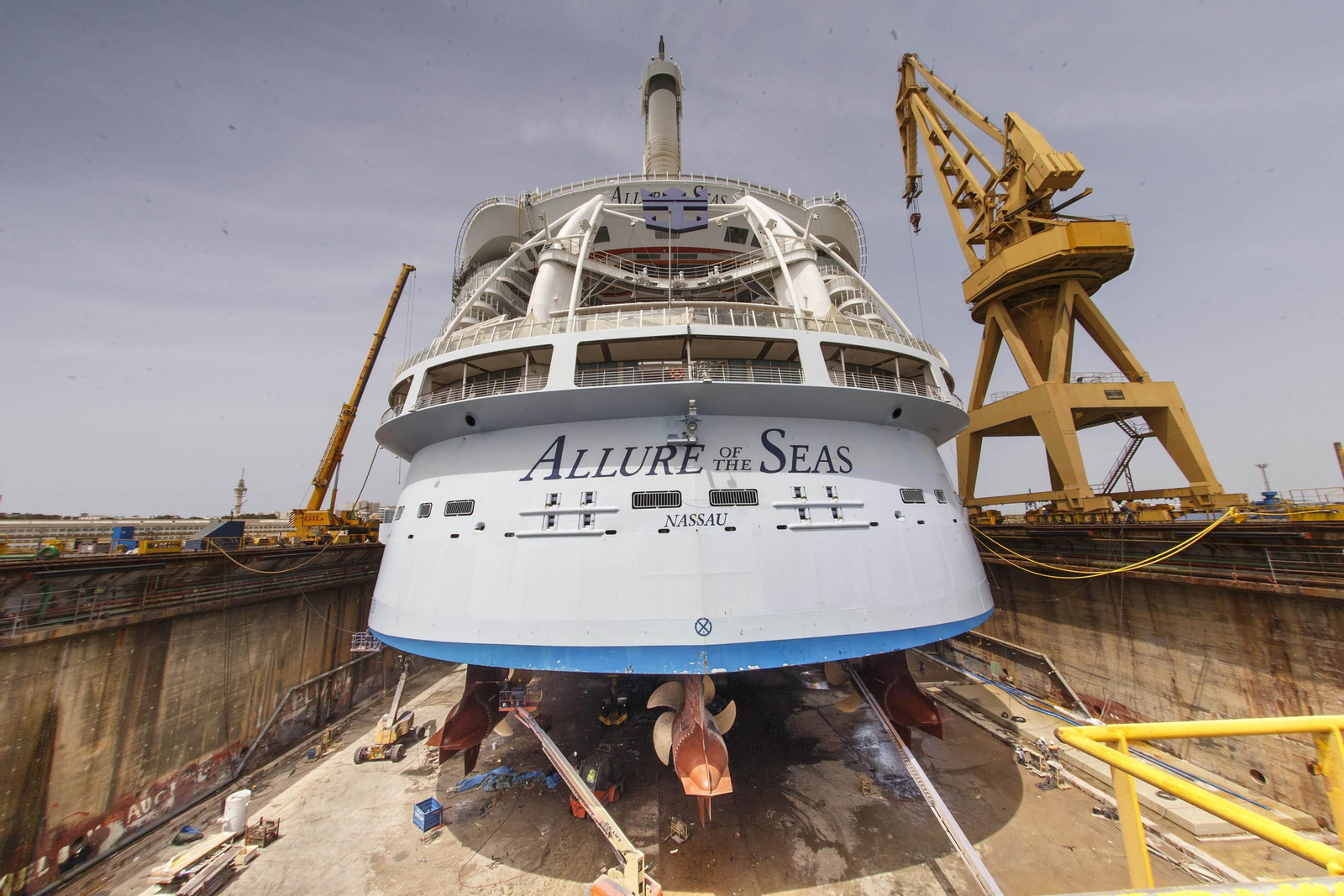 El Allure of the Seas, en uno de los diques del astillero de Navantia de la Bahía de Cádiz