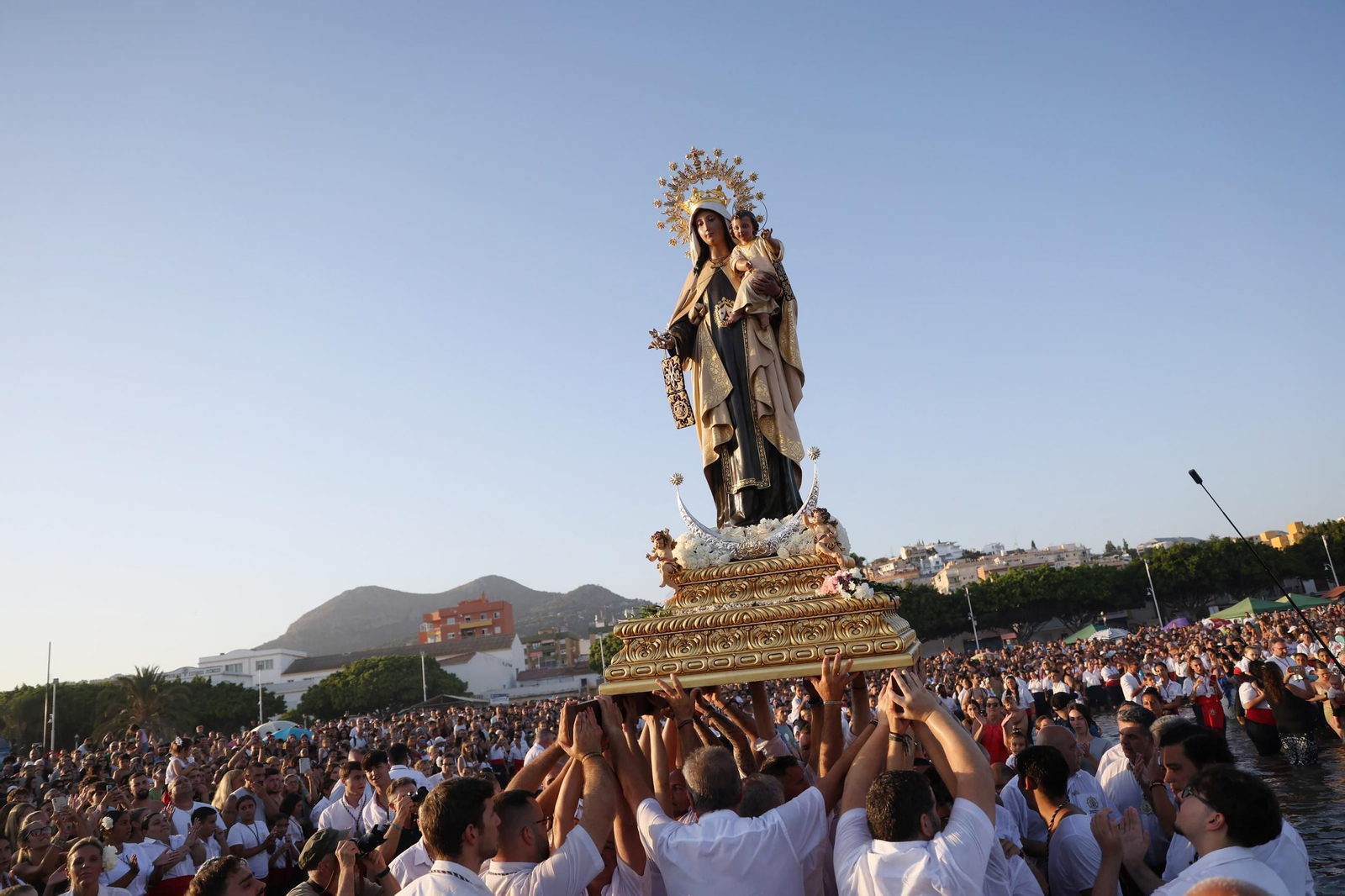 La procesión de la Virgen del Carmen en El Palo, en Málaga, en imágenes