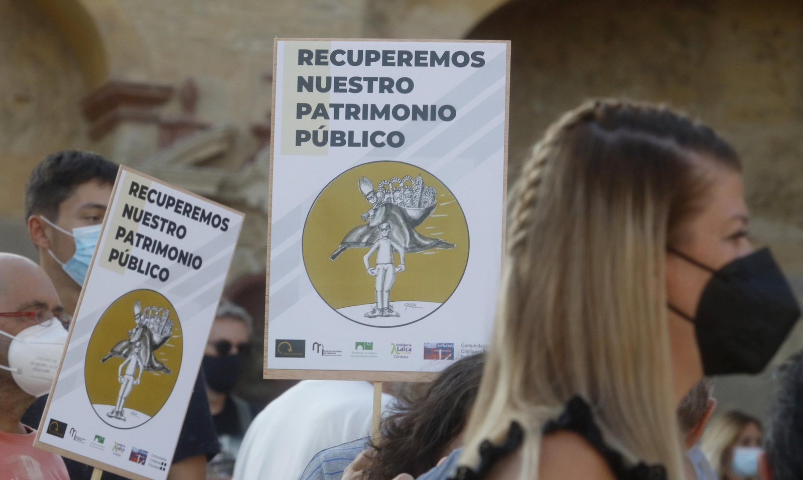 La protesta contra las inmatriculaciones de la Iglesia en Córdoba, en fotografías