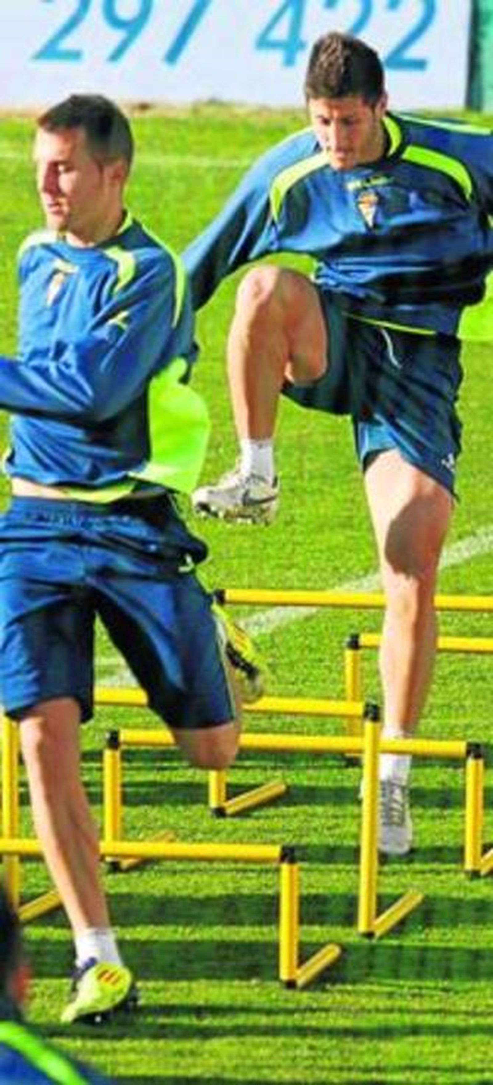 Góngora y Toti, ejercitándose ayer en el Ramón de Carranza.