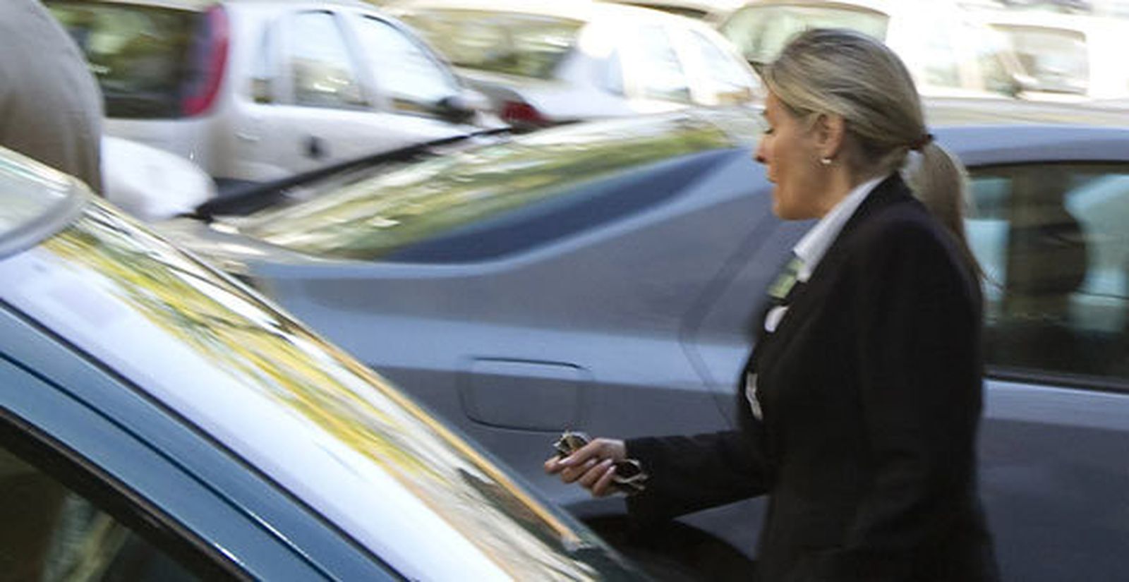 El juez cita a la alcaldesa de Bormujos para concretar la imputación por el cohecho del bolso de Loewe