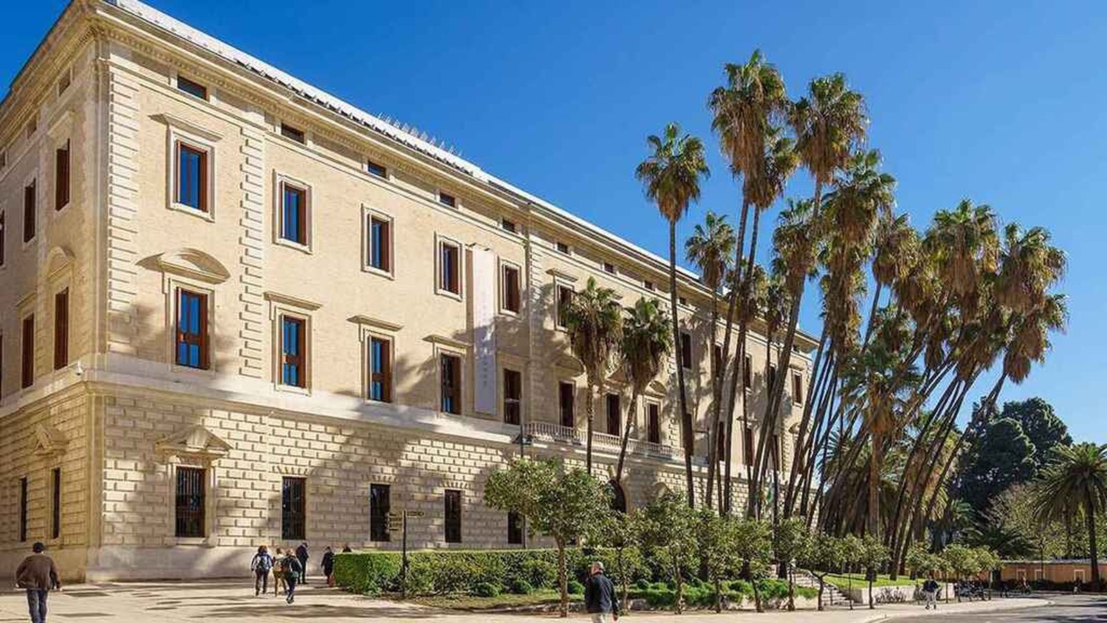 El Museo de Málaga en la Plaza de la Aduana.