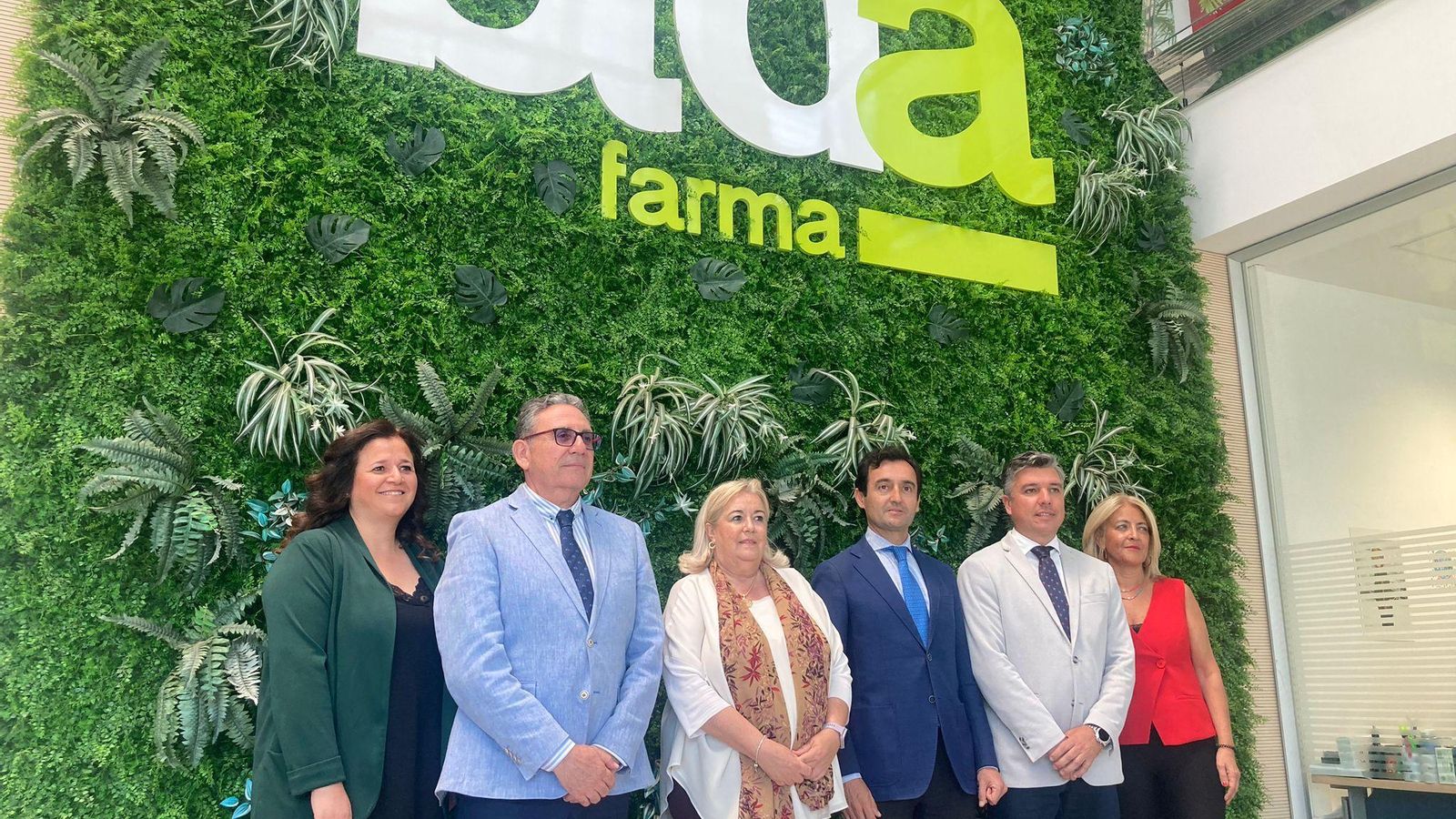 La delegada de Salud en Huelva visita las instalaciones onubenses de Bidafarma.