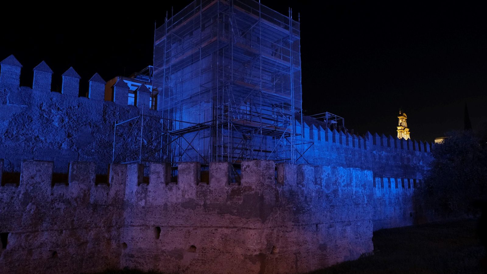 La nueva iluminación de la muralla.