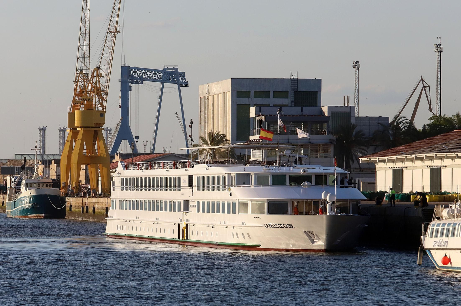 Llegada del del crucero La Belle de Cadix al Puerto de Huelva