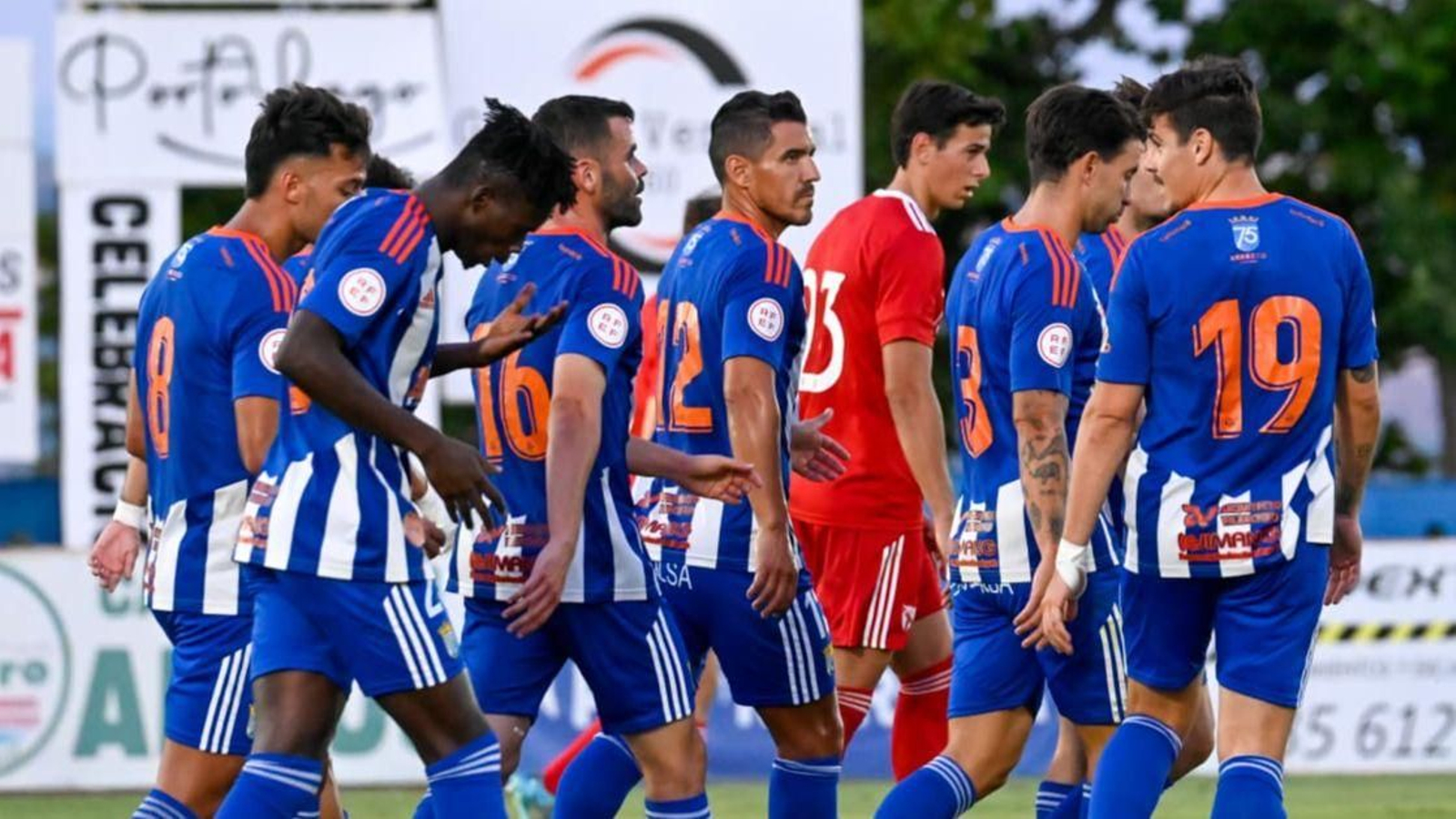 Los jugadores del Xerez CD celebran el gol de Moussa que abría el marcador.