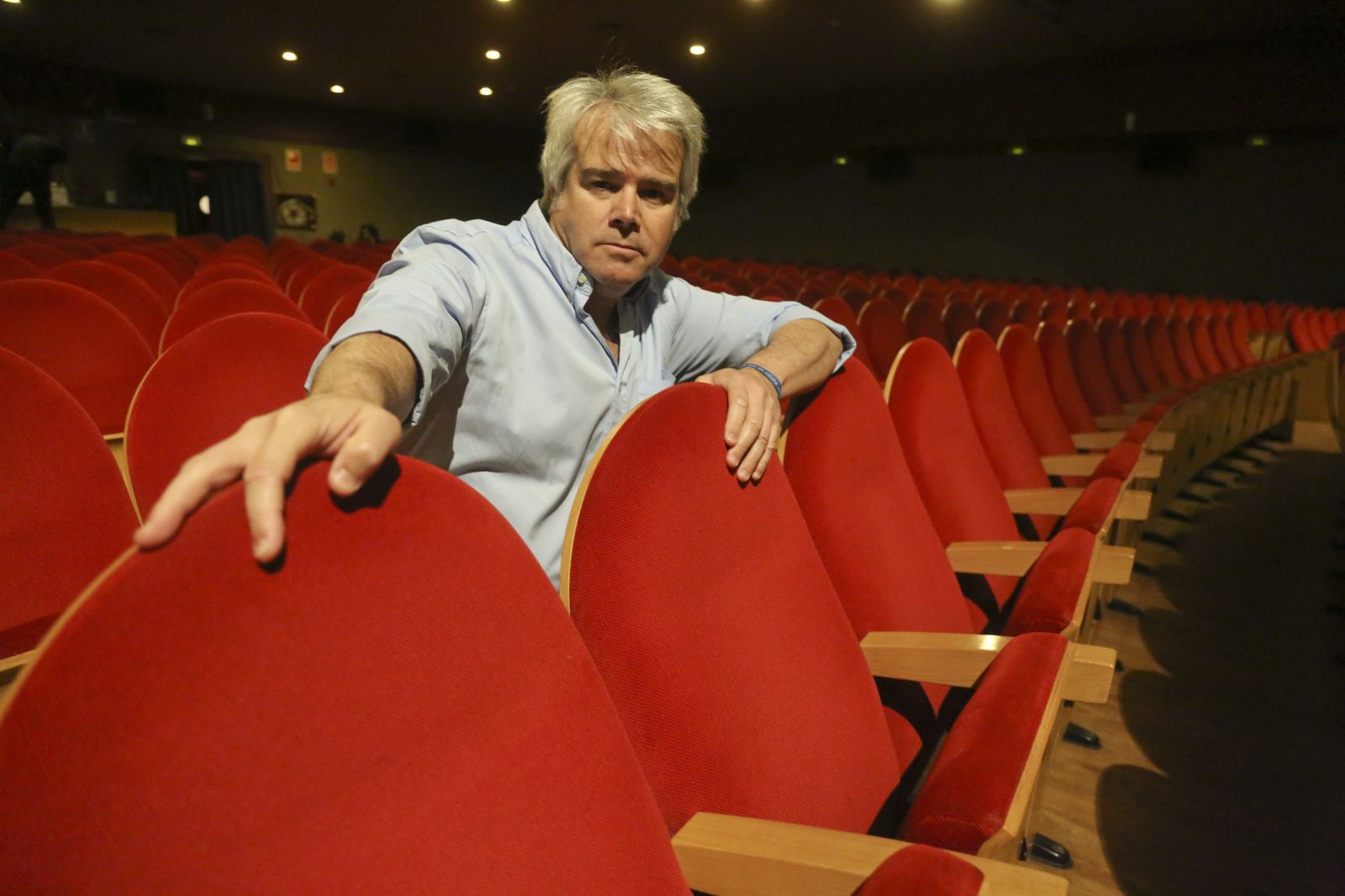 Carlos Sánchez Ramade, en el patio de butacas de la sala principal del Teatro Alameda.