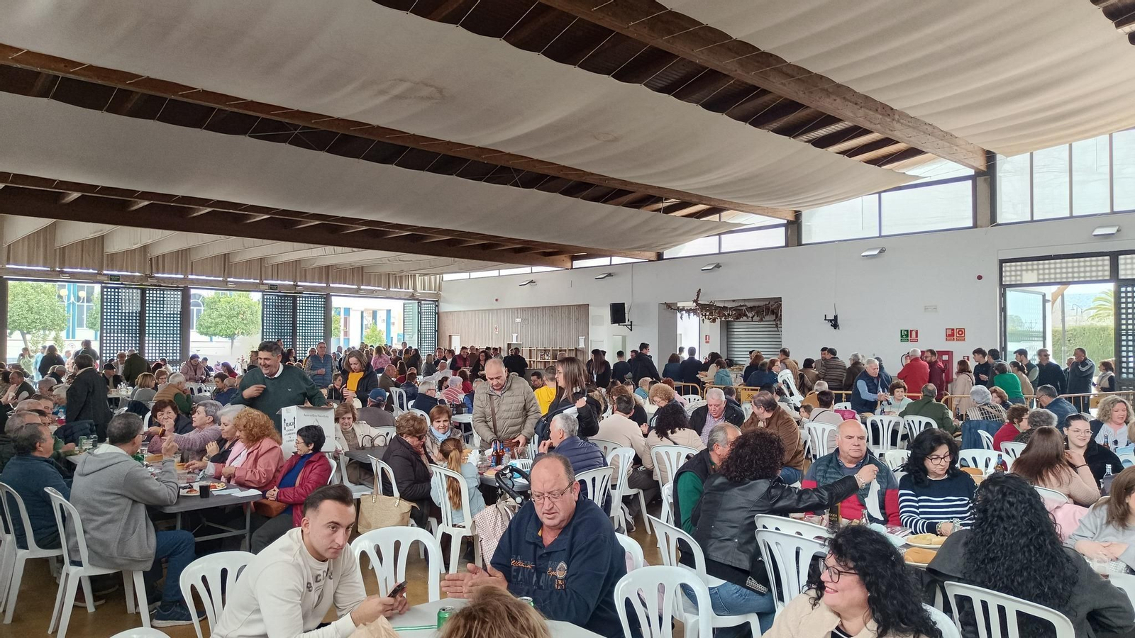 Villa del Río celebra el Día de Andalucía con el reparto de más de 2.000 cantos