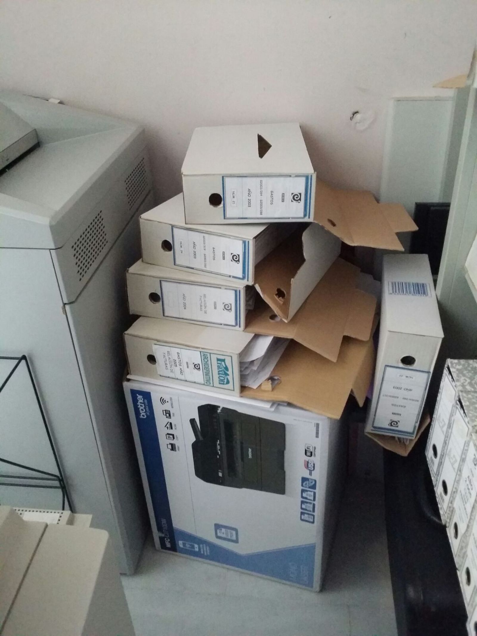 Imagen de los archivadores de donde han desaparecido documentos o bien se han encontrado rotos.