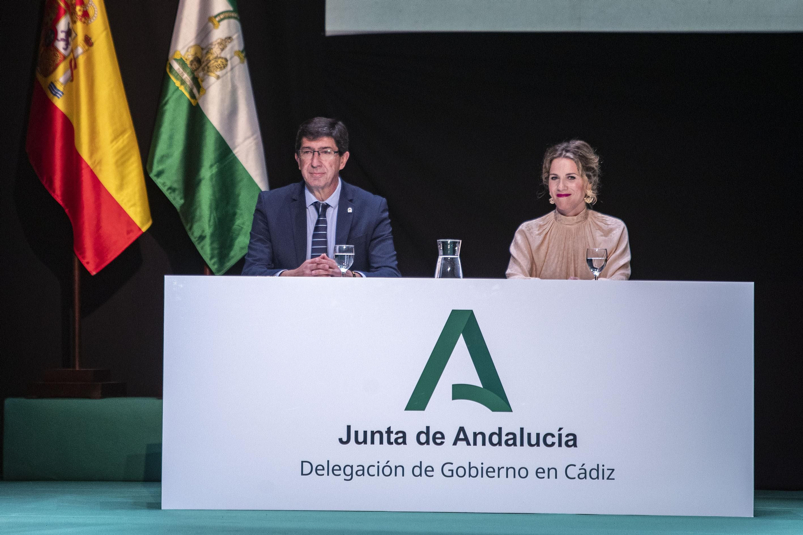 Imágenes de la entrega de las Banderas de Andalucía en la provincia