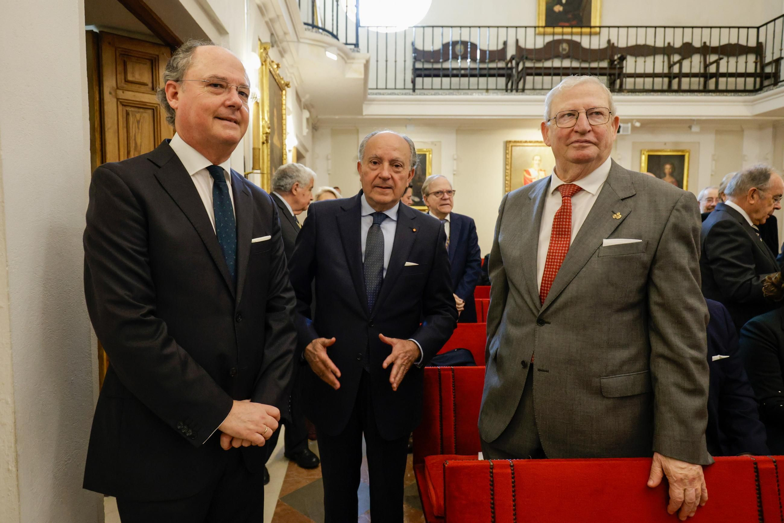 Las imágenes del ingreso como académico de Erudición en la academia de Medicina del arzobispo José Ángel Saiz Meneses