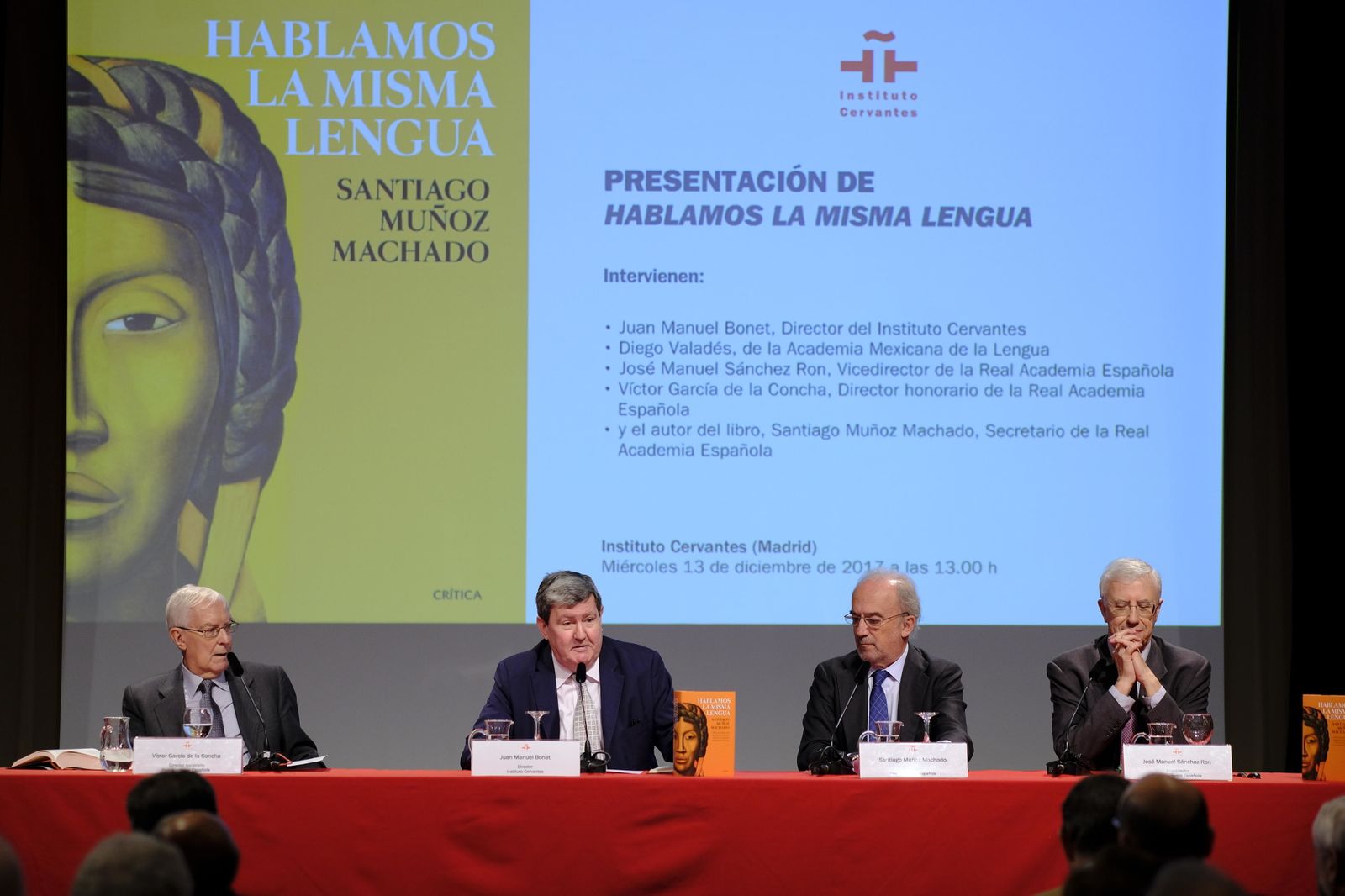 García de la Concha, Bonet, Muñoz Machado y Sánchez Ron durante el concurrido acto celebrado en la sede central del Cervantes.