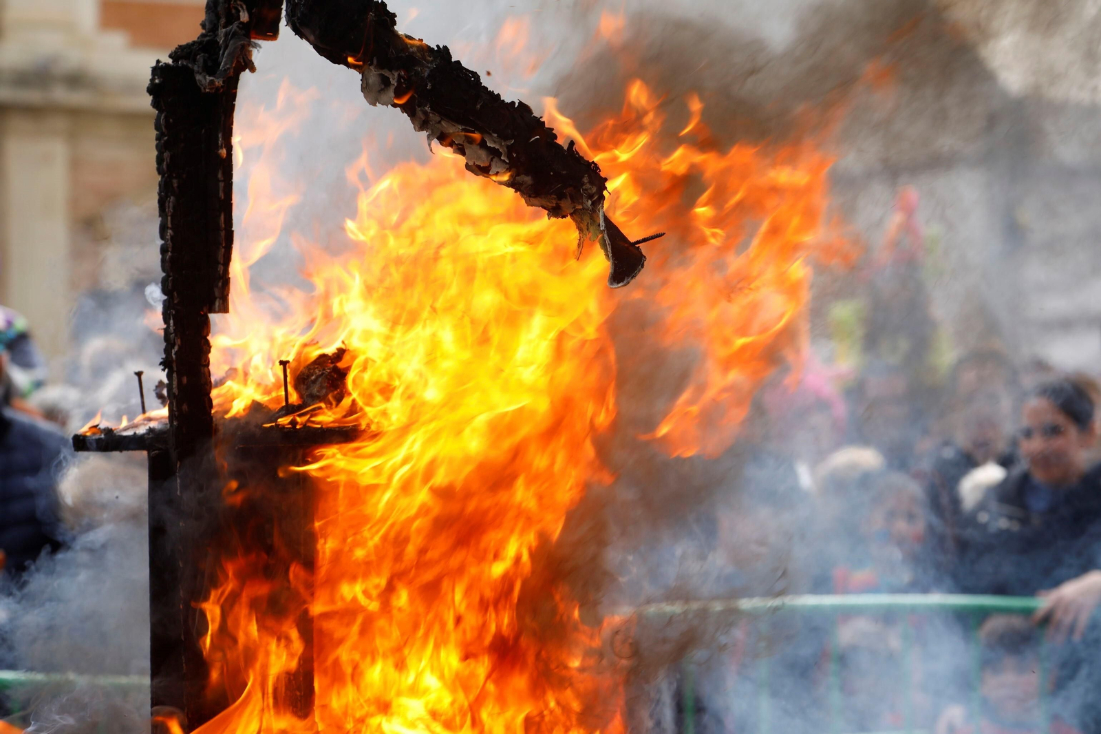 La quema del dios Momo pone punto y final al Carnaval de Córdoba 2023, en fotografías