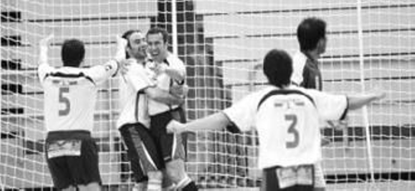 Varios jugadores del Melfosur celebran un gol en el choque de ayer.