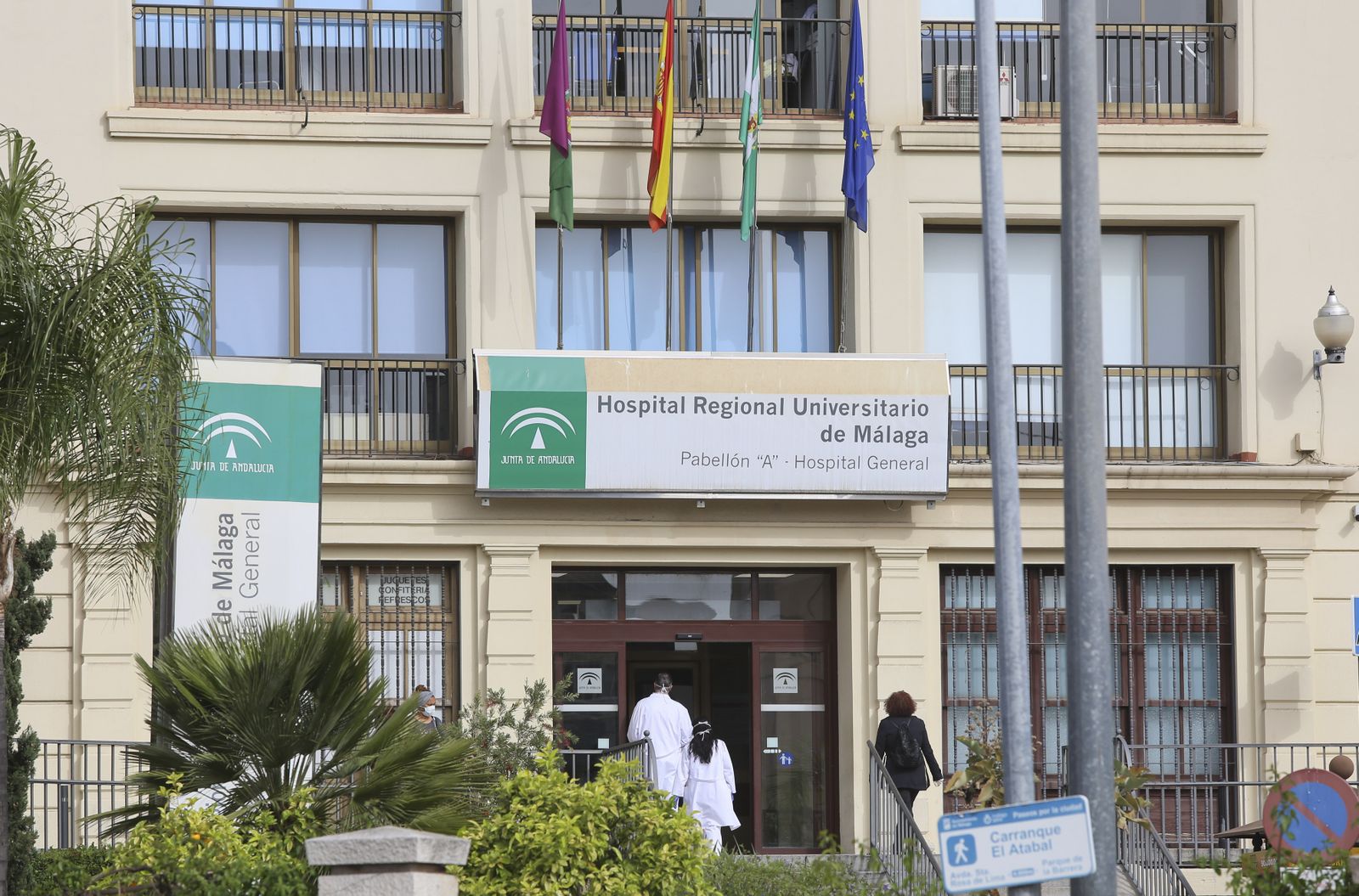 Salir a donar sangre en la Málaga del coronavirus, en fotos