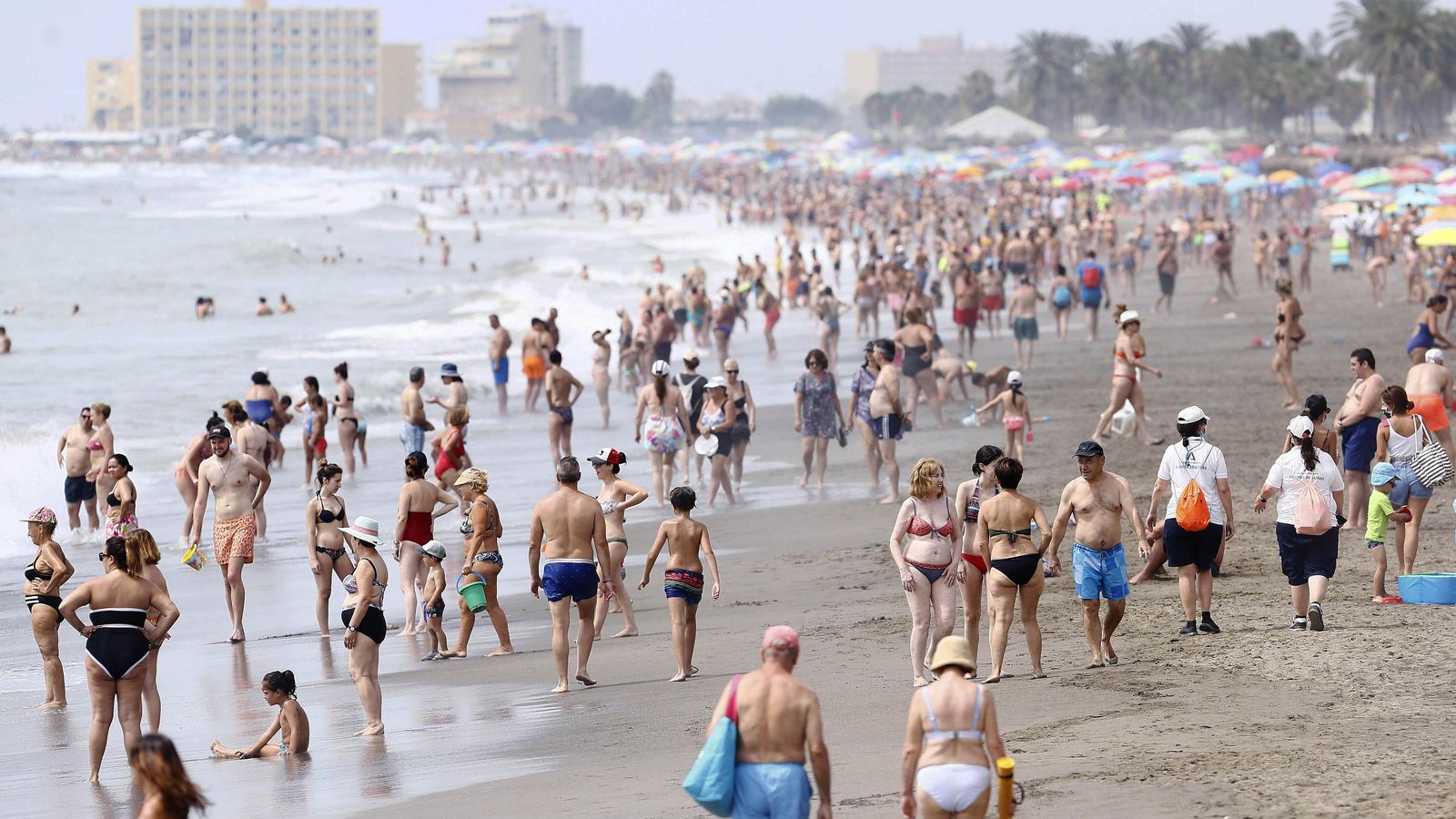 La playa de Huelin, este domingo.