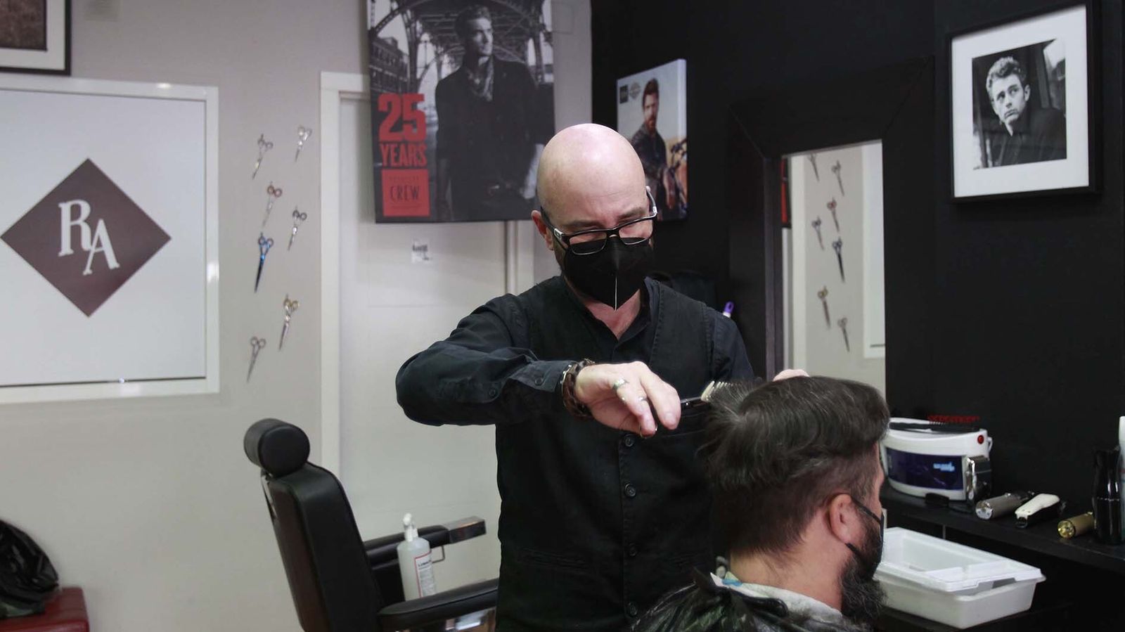 Las fotos de la protesta del sector de las peluquerías en Algeciras para exigir una bajada del IVA